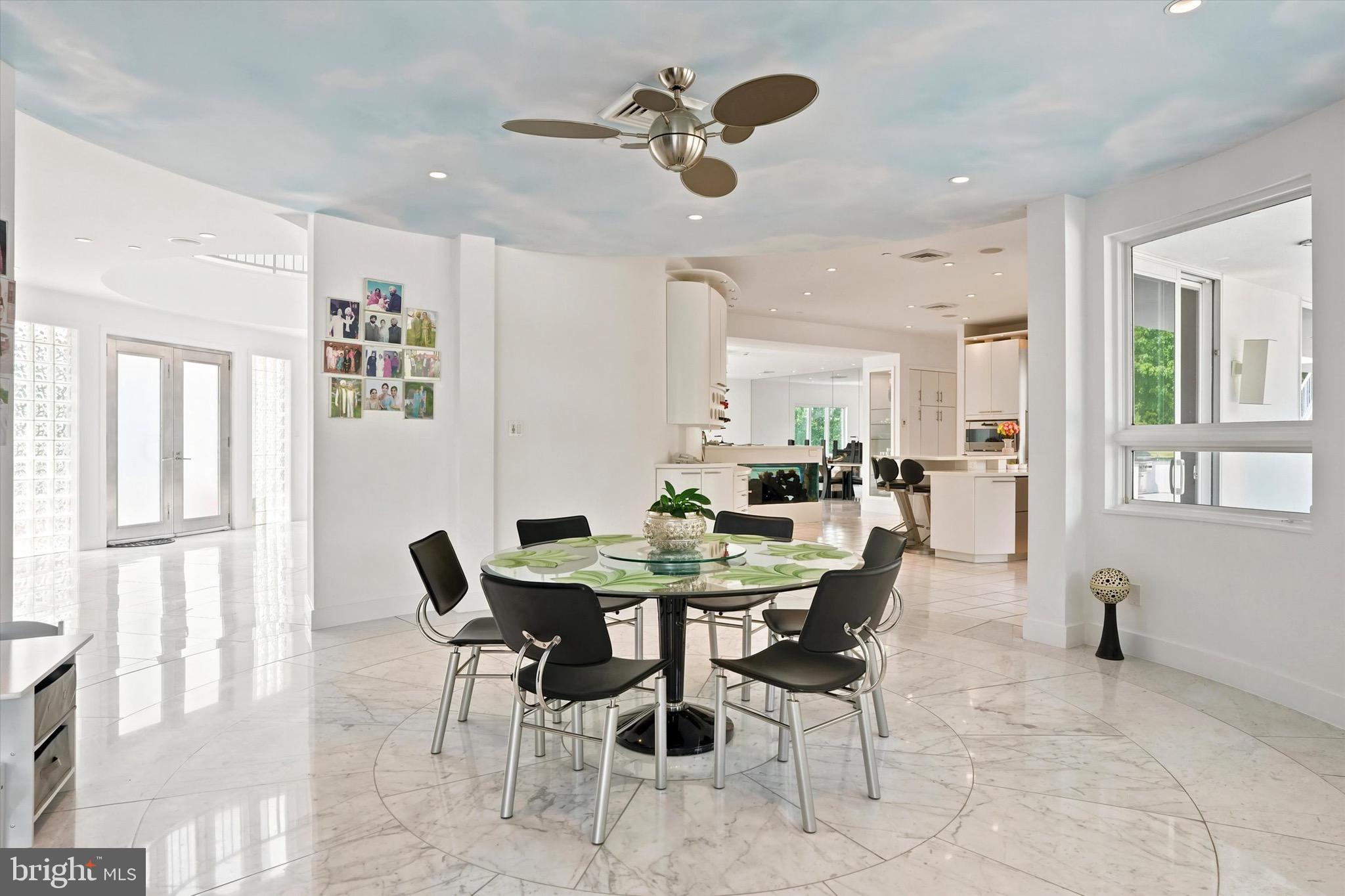 COUNTRY CLUB ESTS - Residential