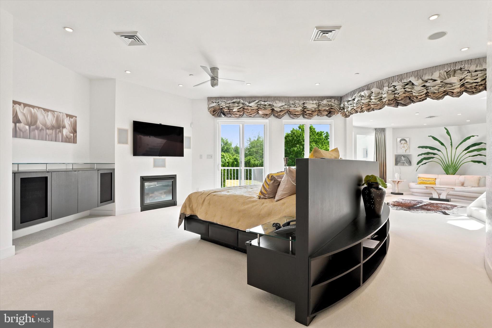COUNTRY CLUB ESTS - Residential