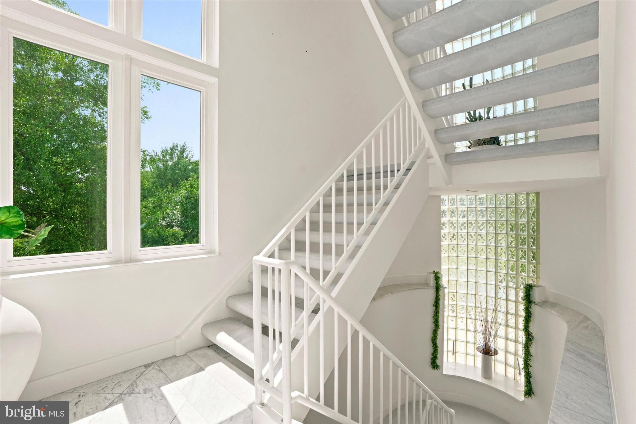 COUNTRY CLUB ESTS - Residential