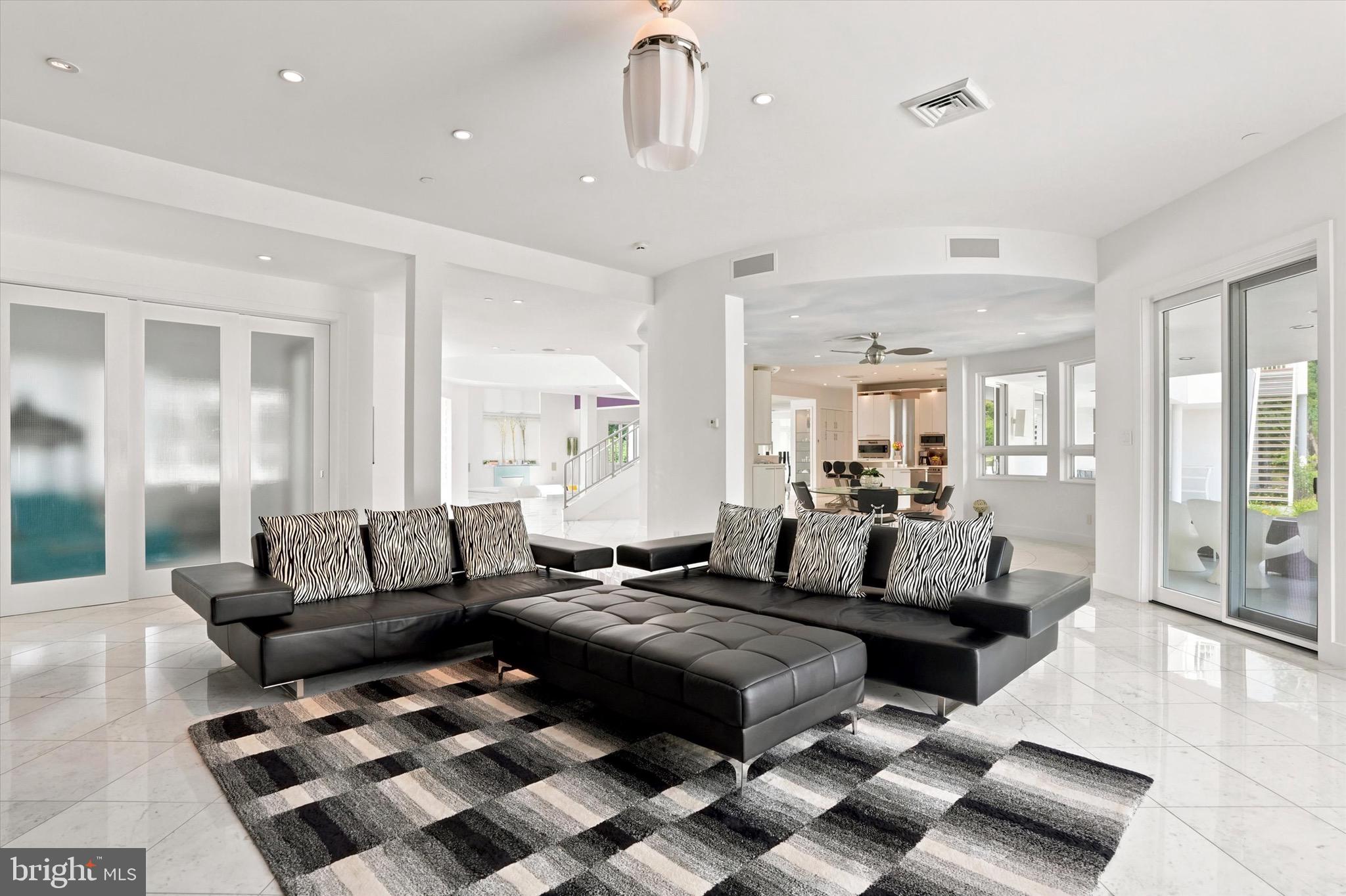 COUNTRY CLUB ESTS - Residential