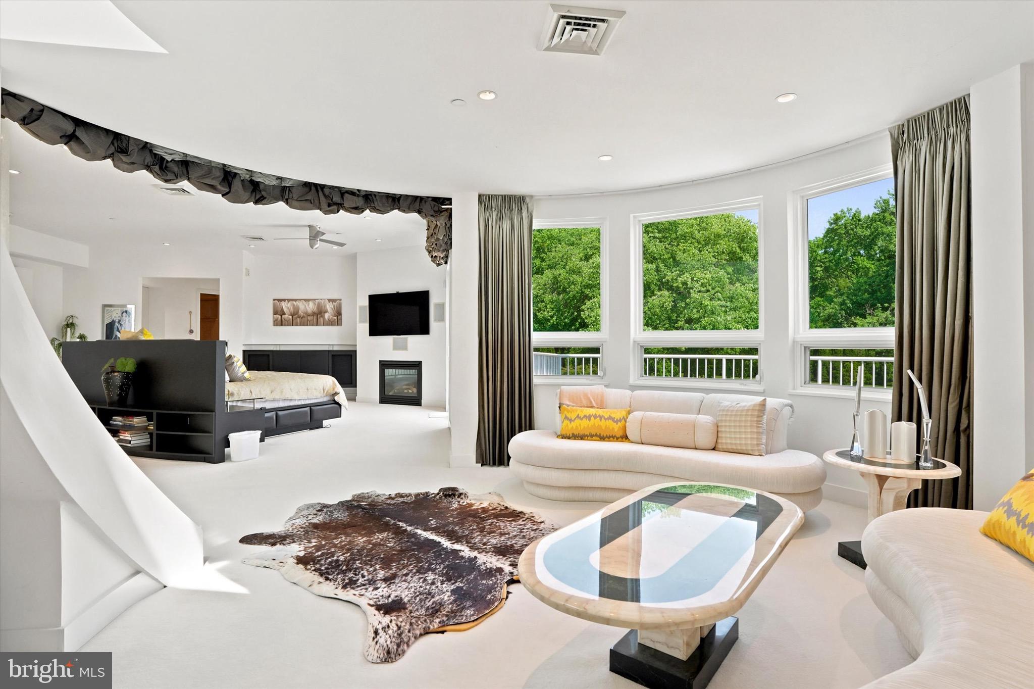 COUNTRY CLUB ESTS - Residential
