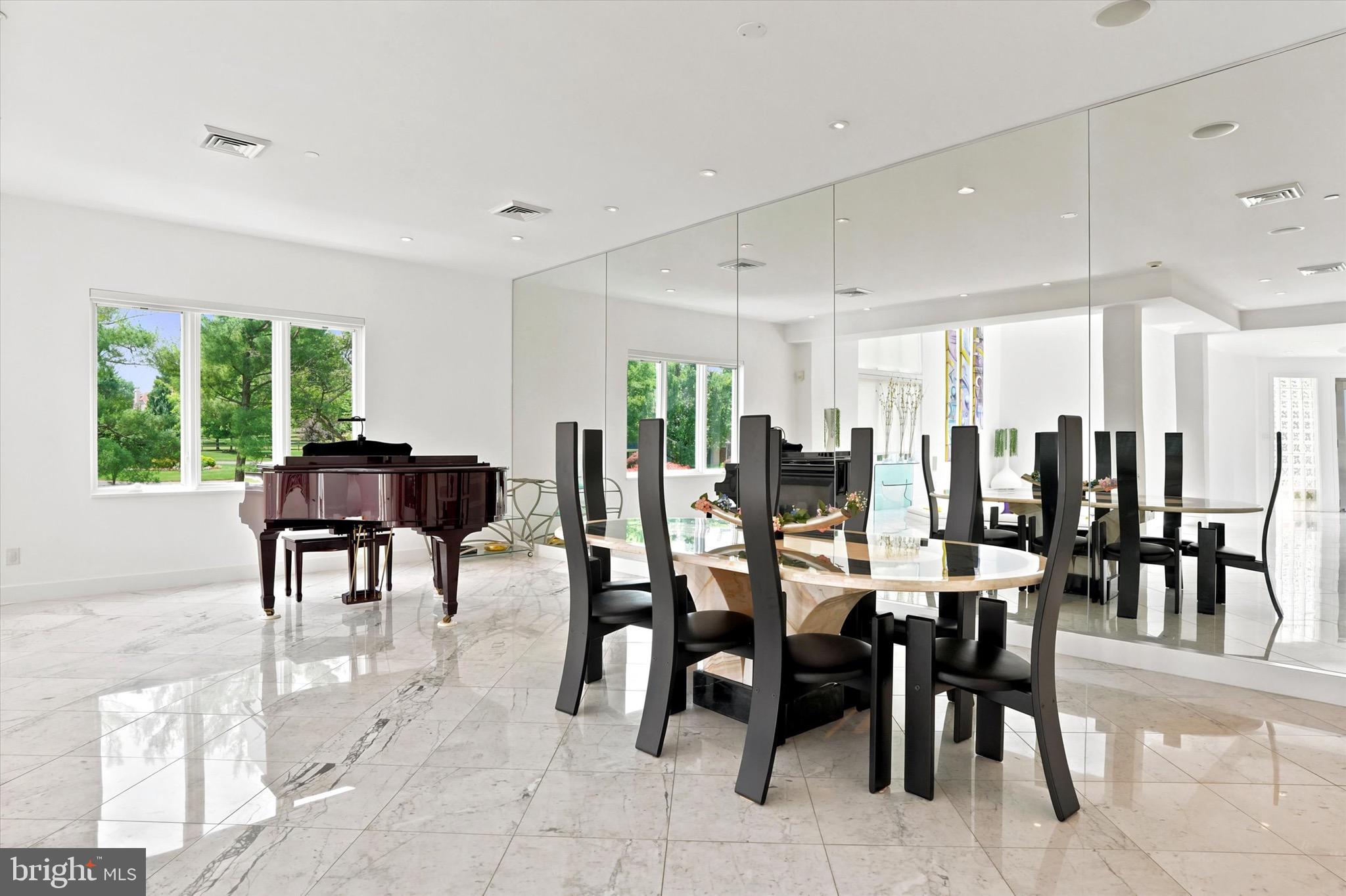 COUNTRY CLUB ESTS - Residential