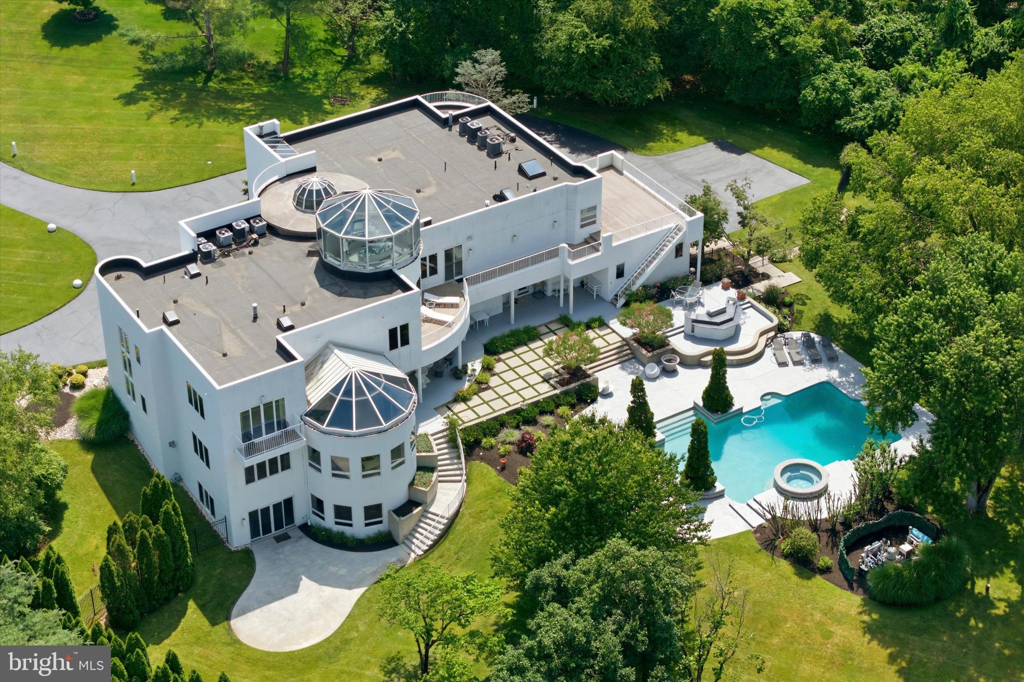 COUNTRY CLUB ESTS - Residential
