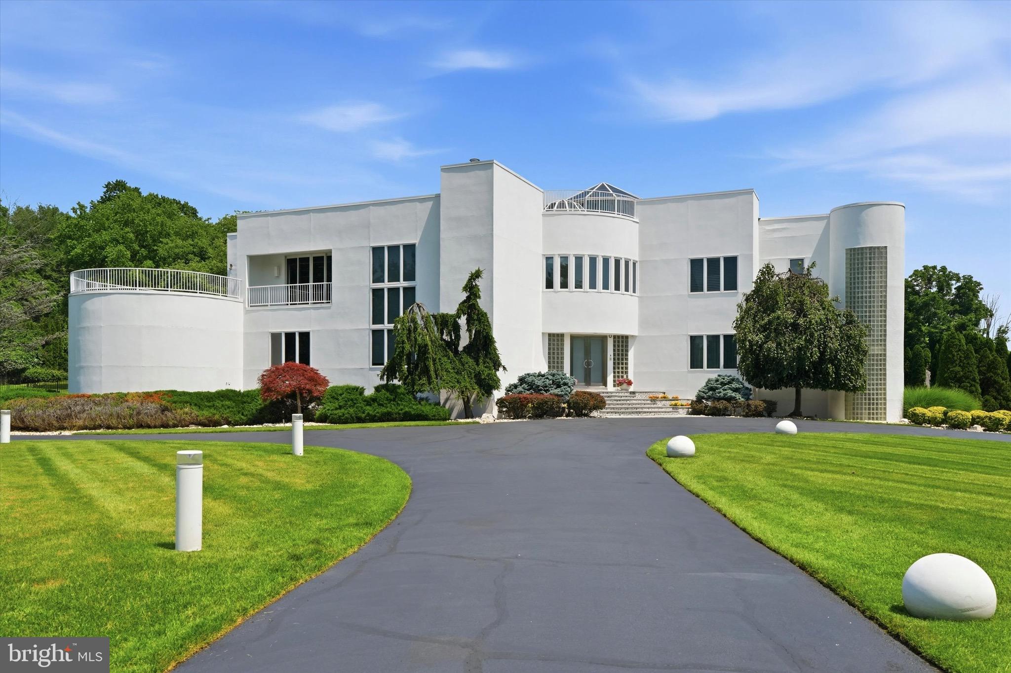 COUNTRY CLUB ESTS - Residential