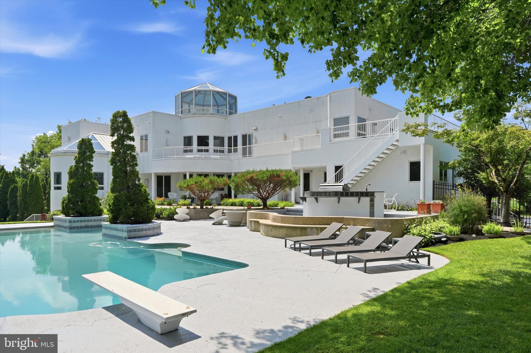 COUNTRY CLUB ESTS - Residential