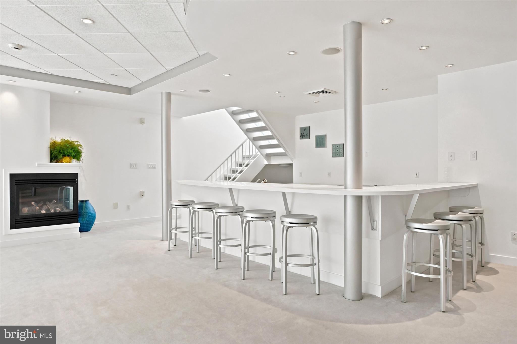 COUNTRY CLUB ESTS - Residential