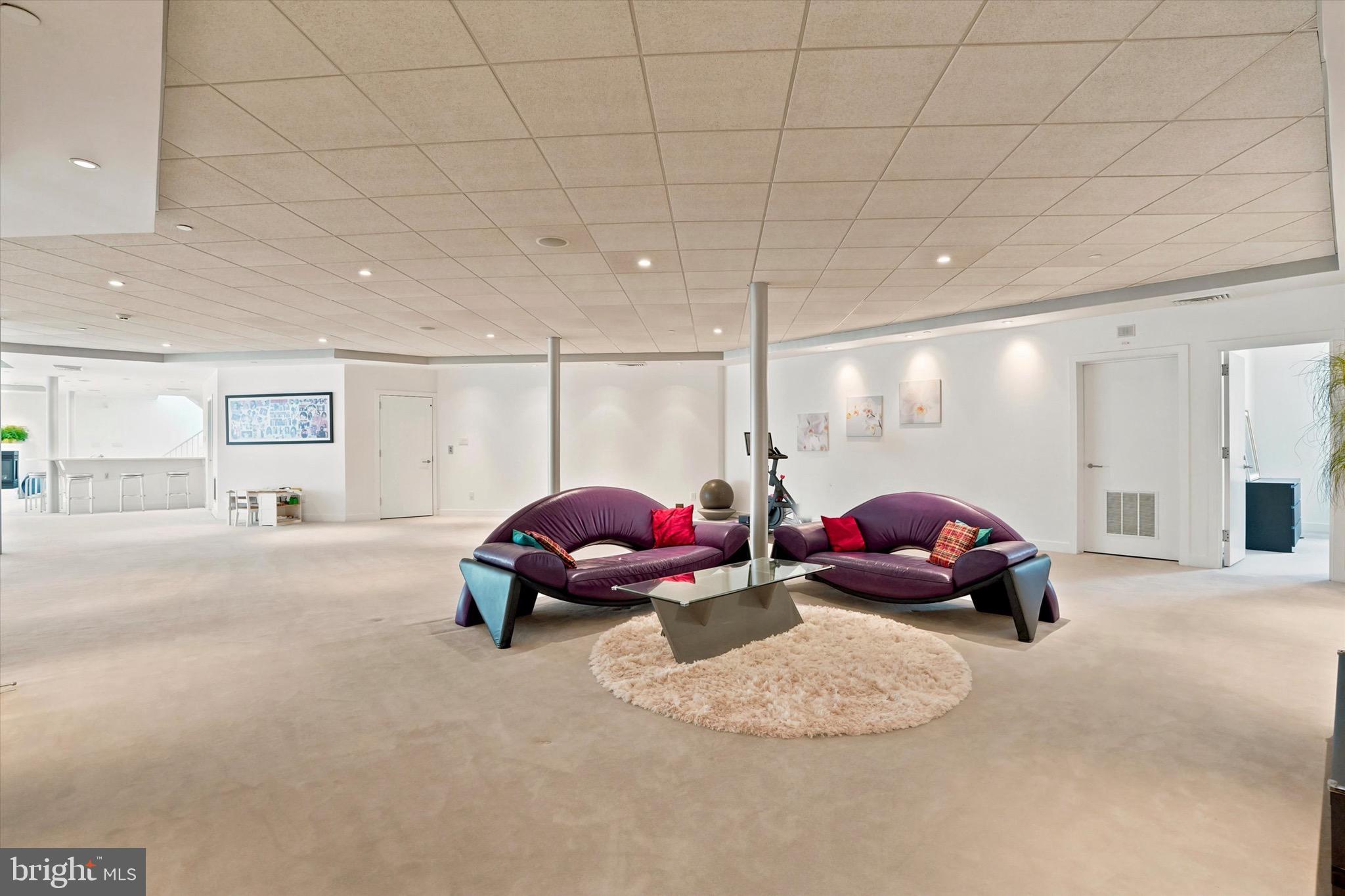 COUNTRY CLUB ESTS - Residential