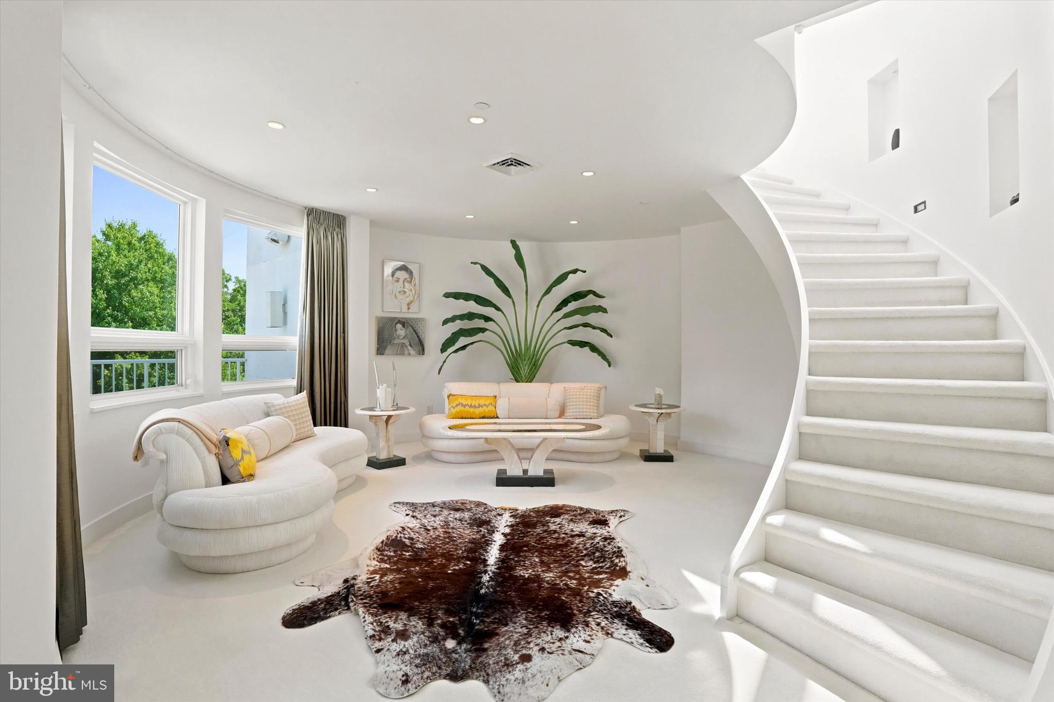 COUNTRY CLUB ESTS - Residential