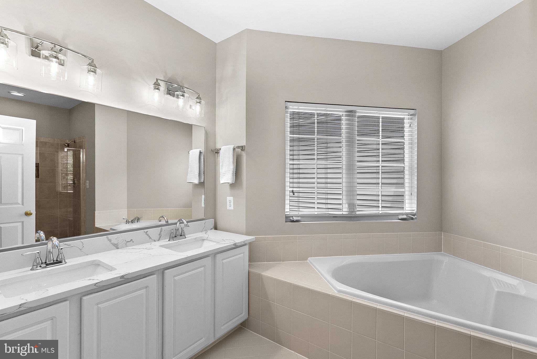 CORTLAND SQUARE - Residential