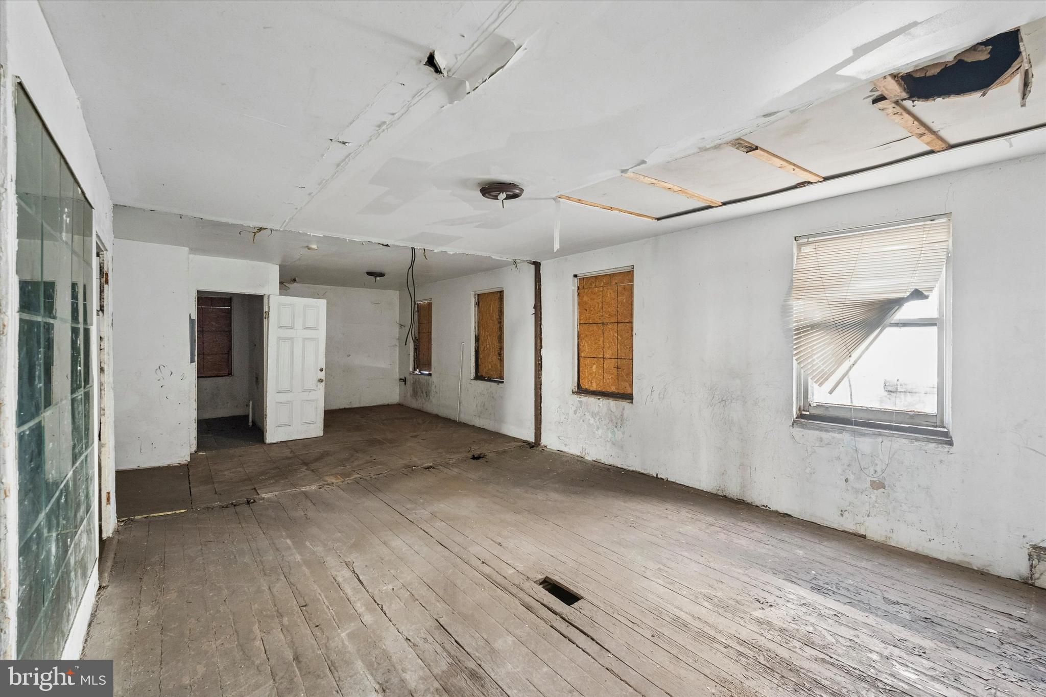 PARKSIDE - Commercial Sale