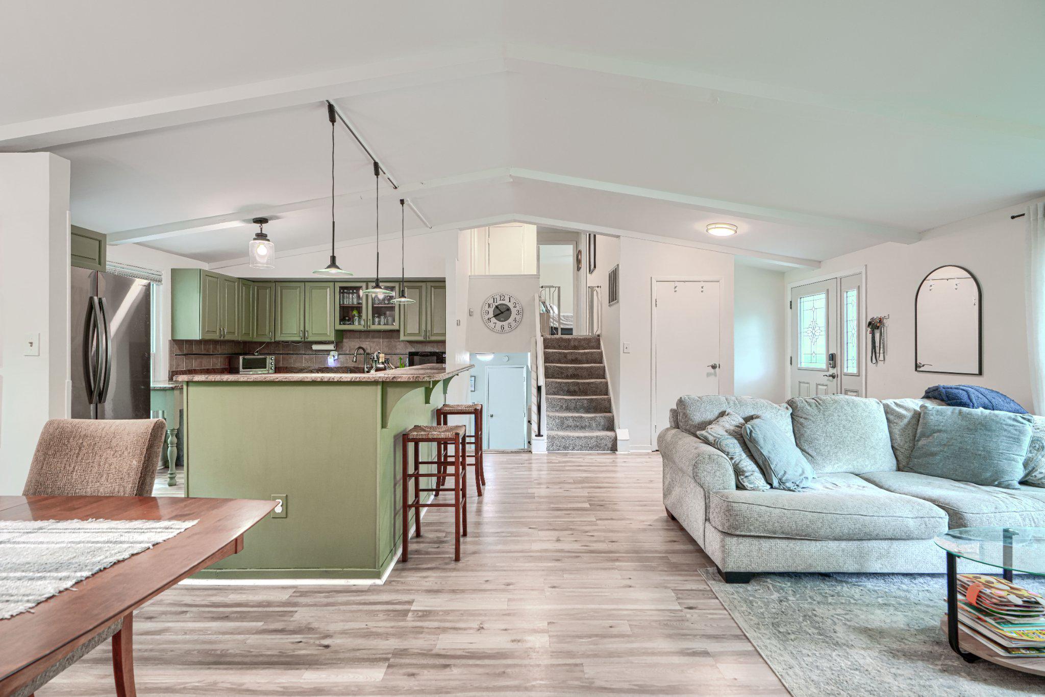 LONG REACH - Residential
