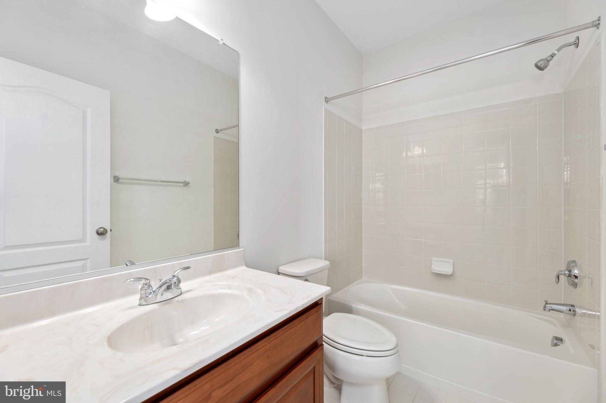 LOUDOUN VALLEY ESTATES 2 - Residential Lease