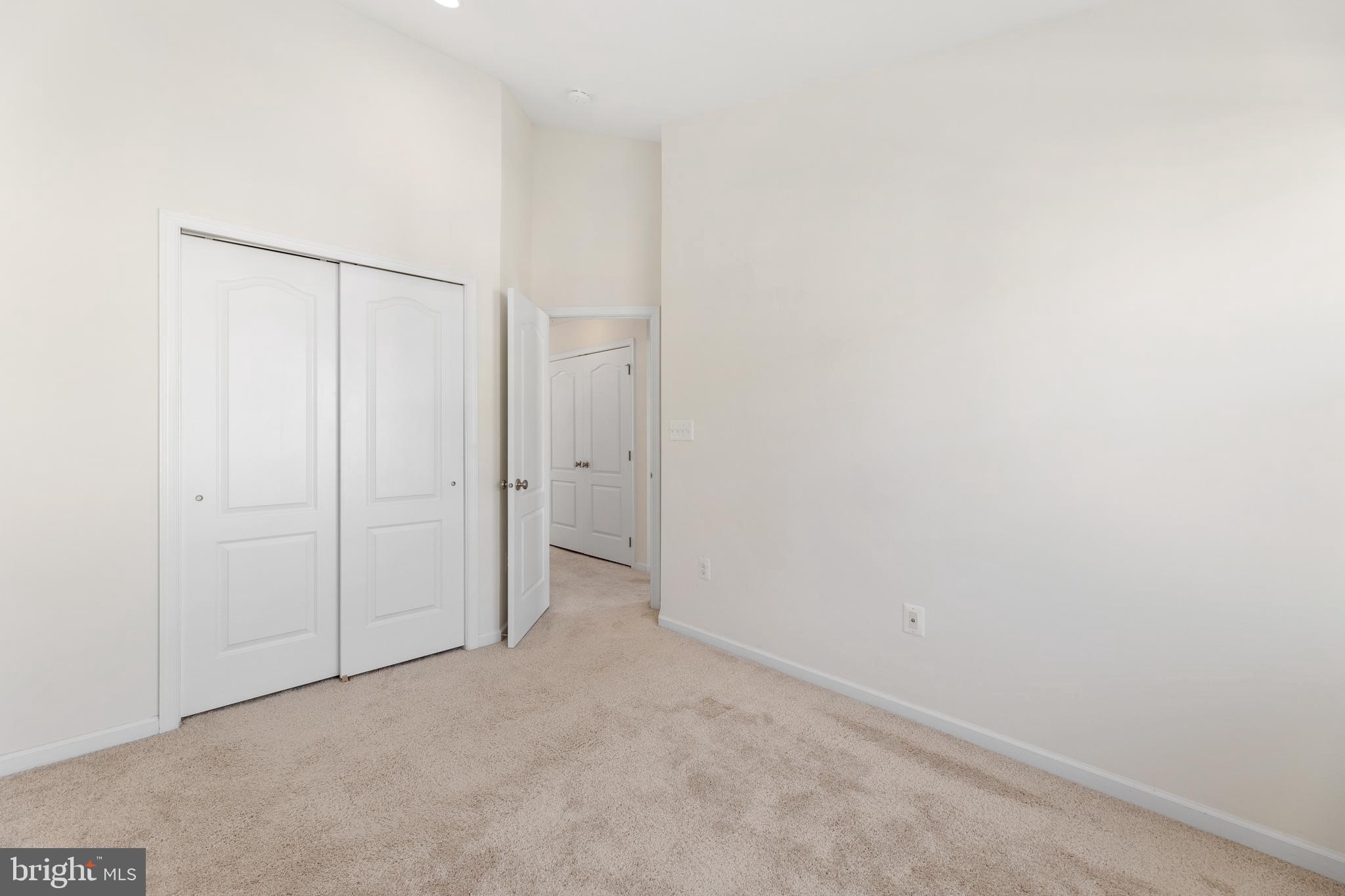 LOUDOUN VALLEY ESTATES 2 - Residential Lease