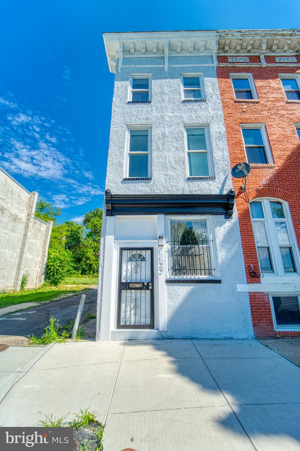 Owner prefers tenant to commit to a 3 year/36 month lease. Large 4 bedrooms and 2 full bath, semi-detatched house. Newly updated and waiting for you to call home.  Washer/Dryer in unit, Small backyard space. Close to Downtown area, University of Maryland Medical, B&O Museum. Come see will not last long, call this home for an affordable price. Click here to fill out the online application: https://listing2leasing.com/q.php?q=1122-west-franklin-baltimore-md-21223-rqautx$40 application fee for all adults 18 years or older who will be living in the rental.