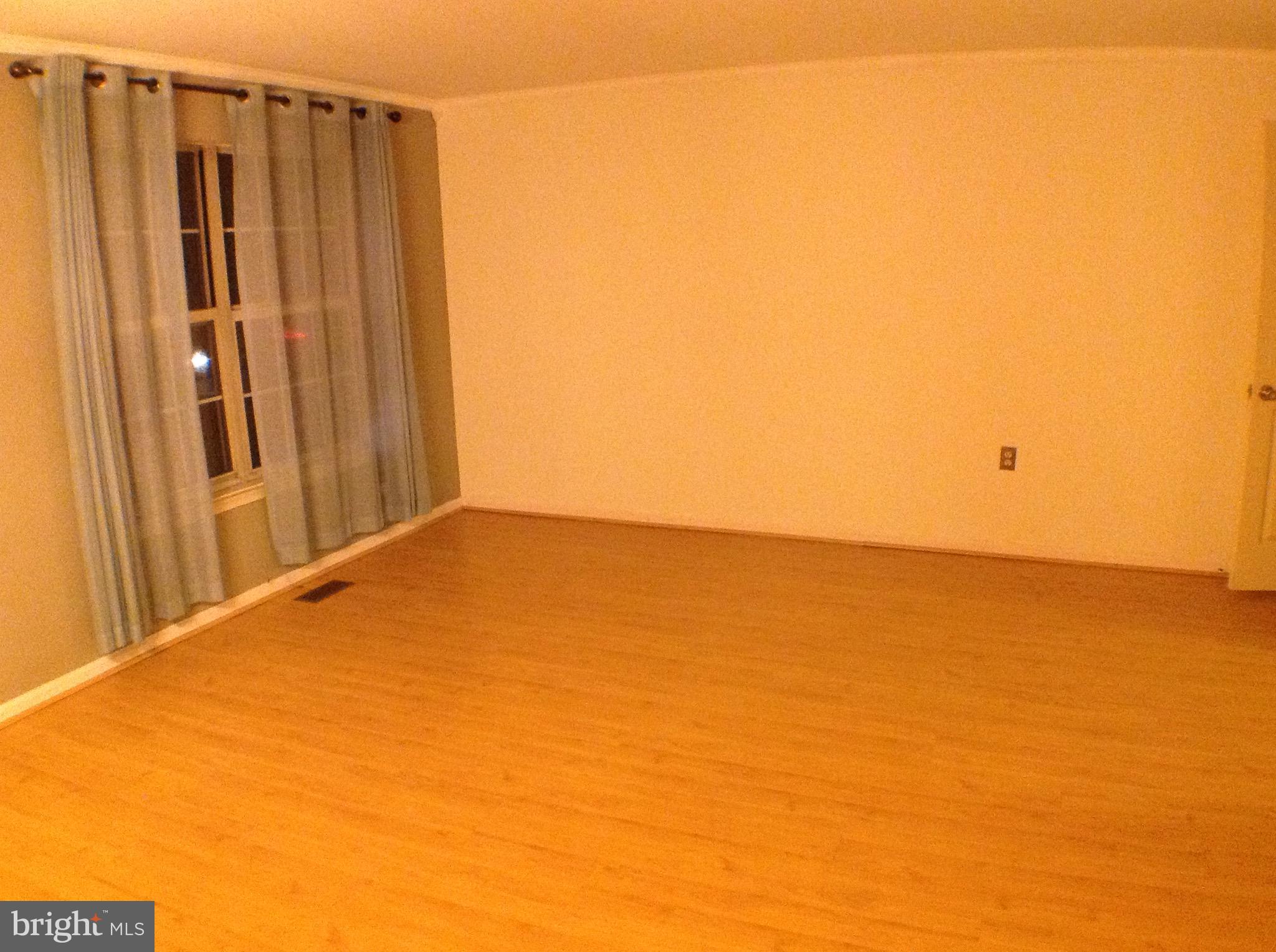 MONTGOMERY KNOLLS - Residential