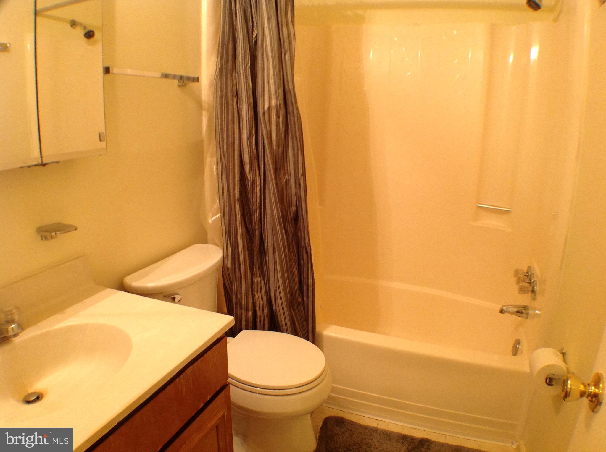 MONTGOMERY KNOLLS - Residential