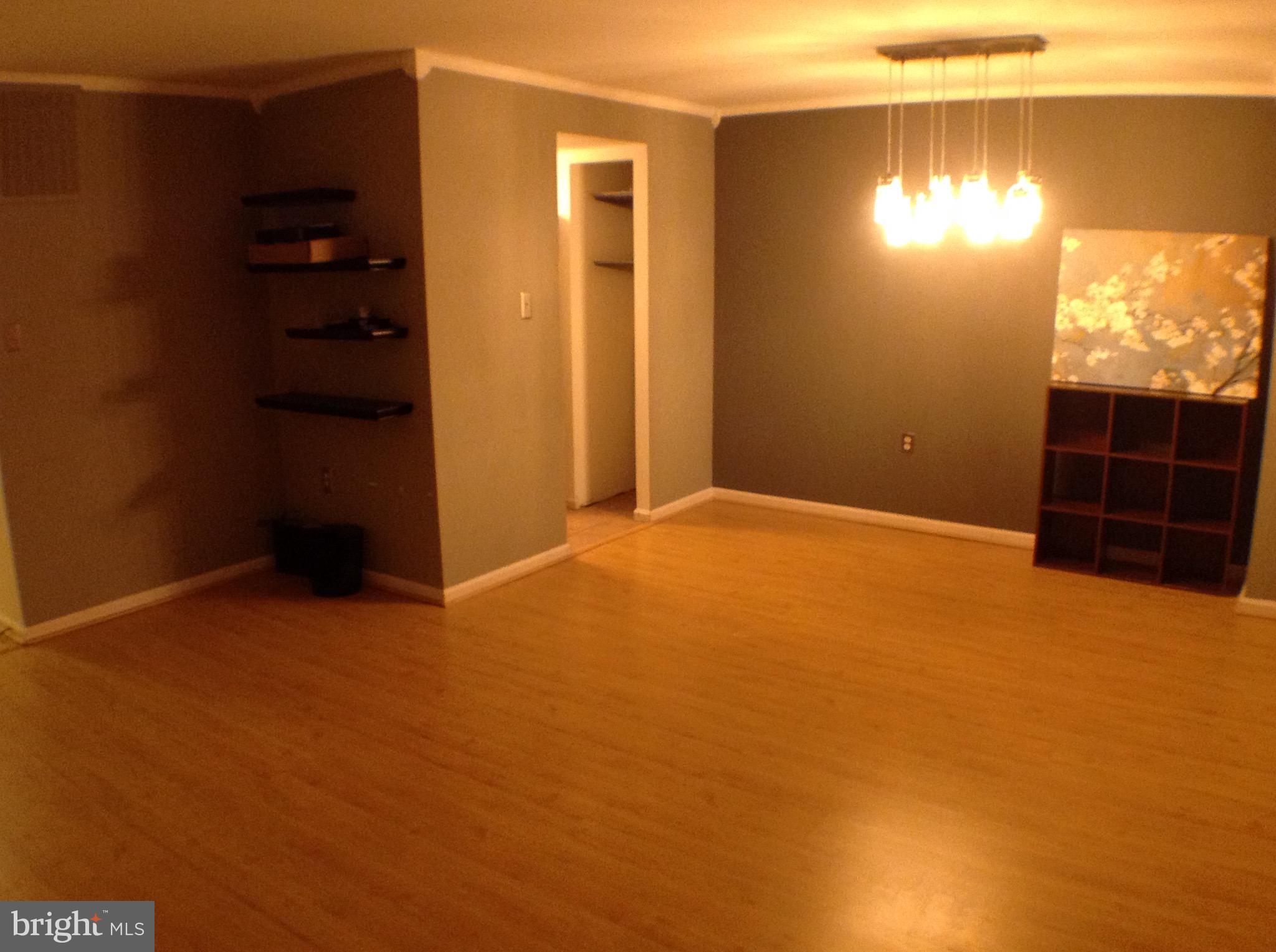 MONTGOMERY KNOLLS - Residential