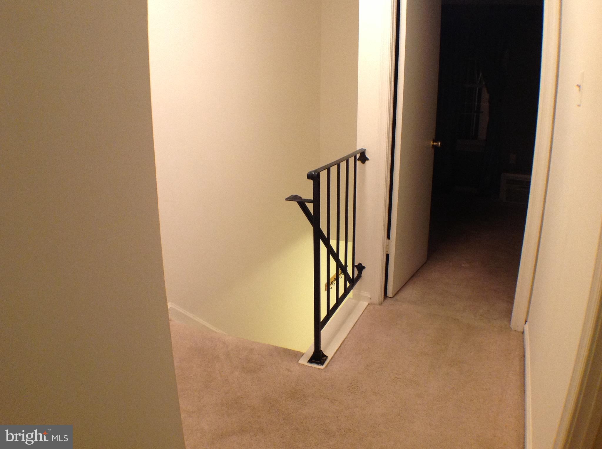MONTGOMERY KNOLLS - Residential