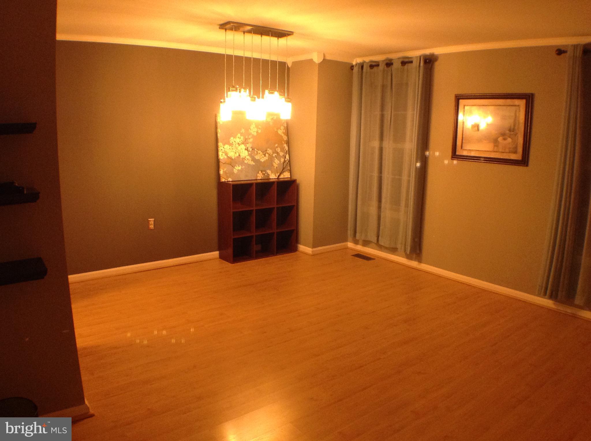 MONTGOMERY KNOLLS - Residential