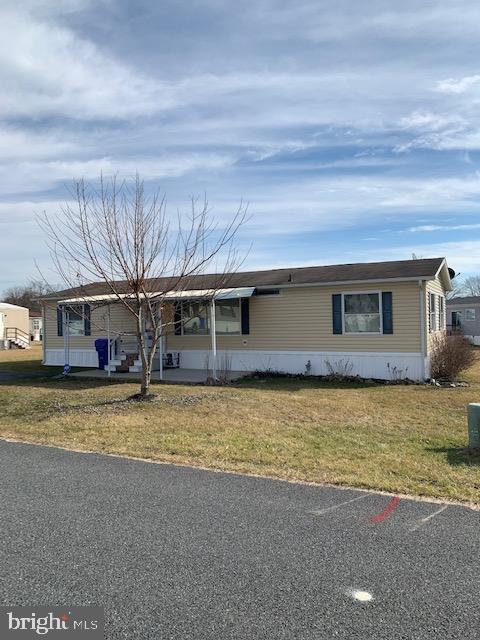 **BACK TO ACTIVE-BUYER DID NOT GET APPROVED BY PARK***
**Sought after Lincoln Estates home!** Gettysburg Square is close by where you can enjoy dining, local shopping and events throughout the year. Golf, skiing and State Parks are close by as well. New AC 2020,  hot water heater 2017, Furnace recently cleaned and serviced.   There is a living room, family room, dining room, kitchen, primary bedroom with a bathroom, two additional bedrooms on the other side of the house. Lot rent one of the lowest around at $498! Huge deck and 2 sheds convey! All appliances convey including the washer and dryer. Buyers must be approved by park management.