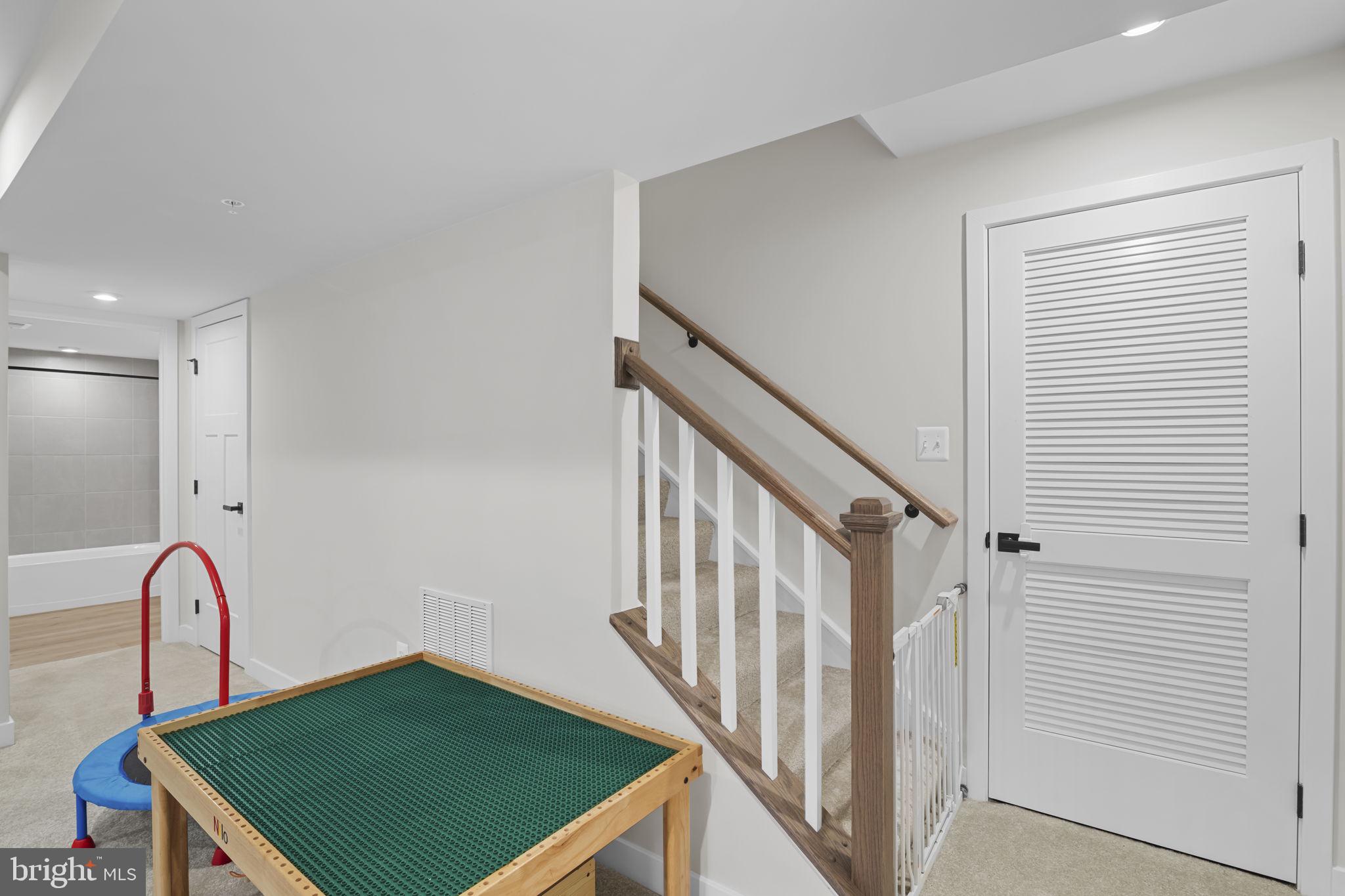 JAMES RUN CARRIAGE HOMES - Residential