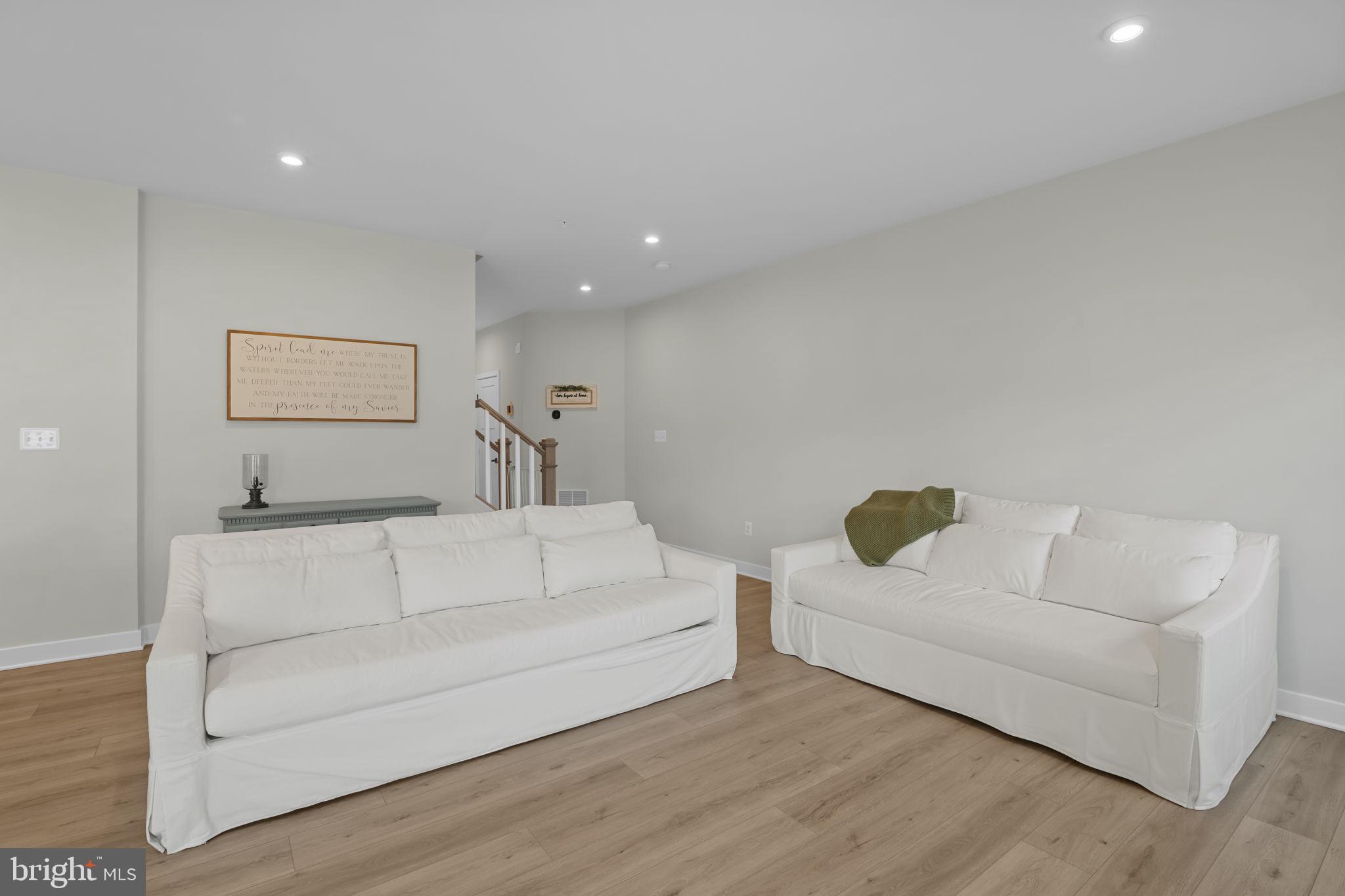 JAMES RUN CARRIAGE HOMES - Residential
