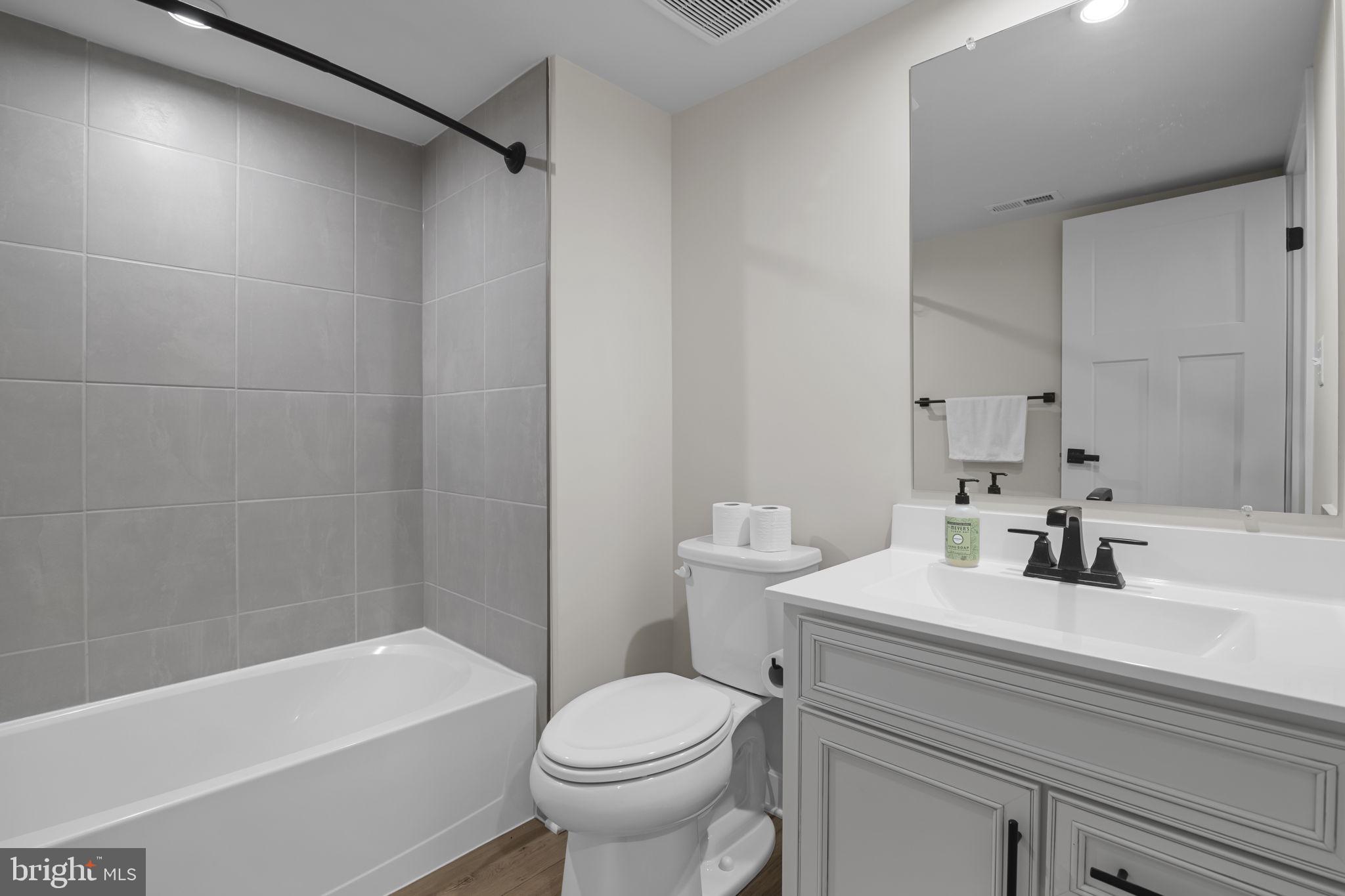 JAMES RUN CARRIAGE HOMES - Residential