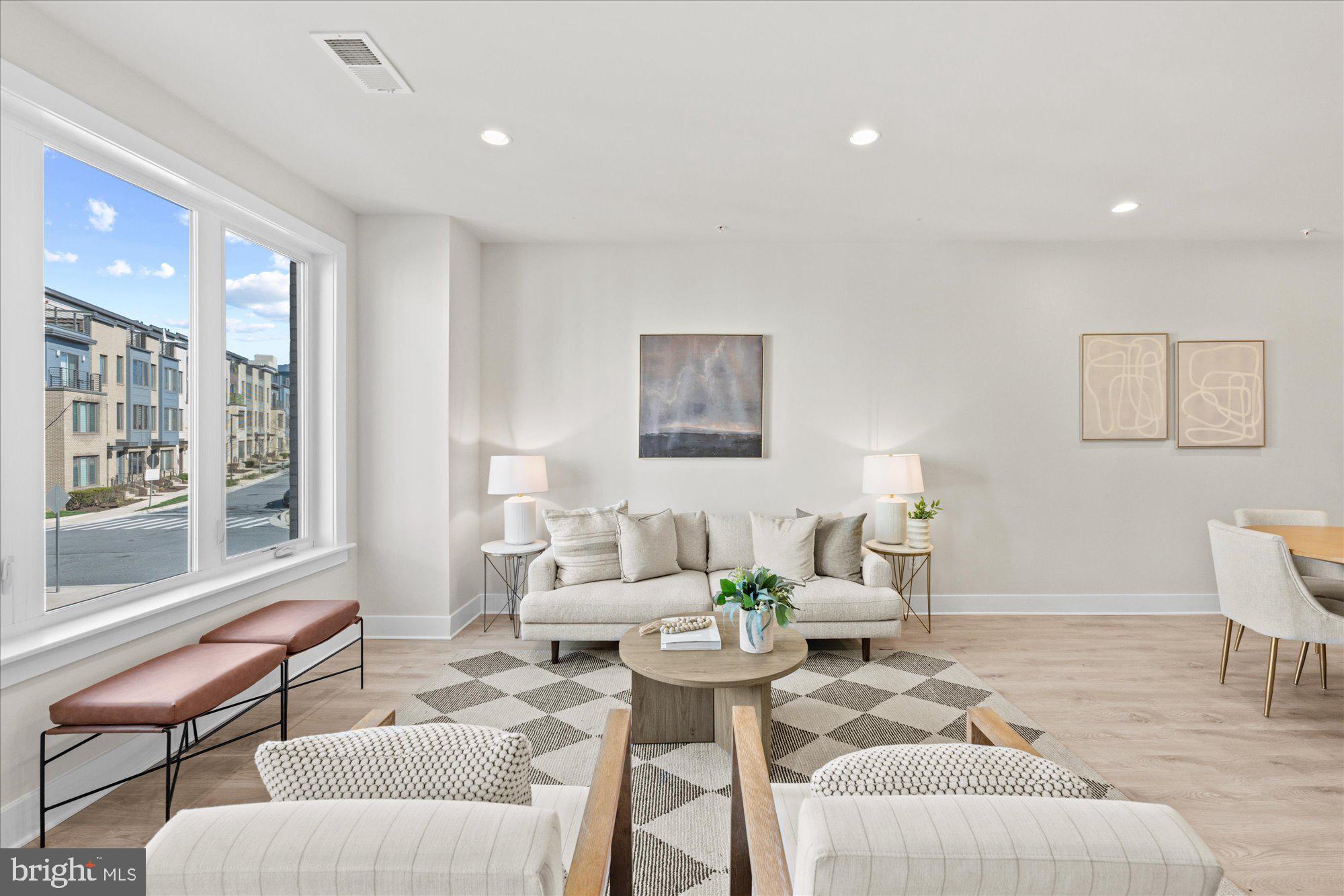 MONTGOMERY ROW - Residential