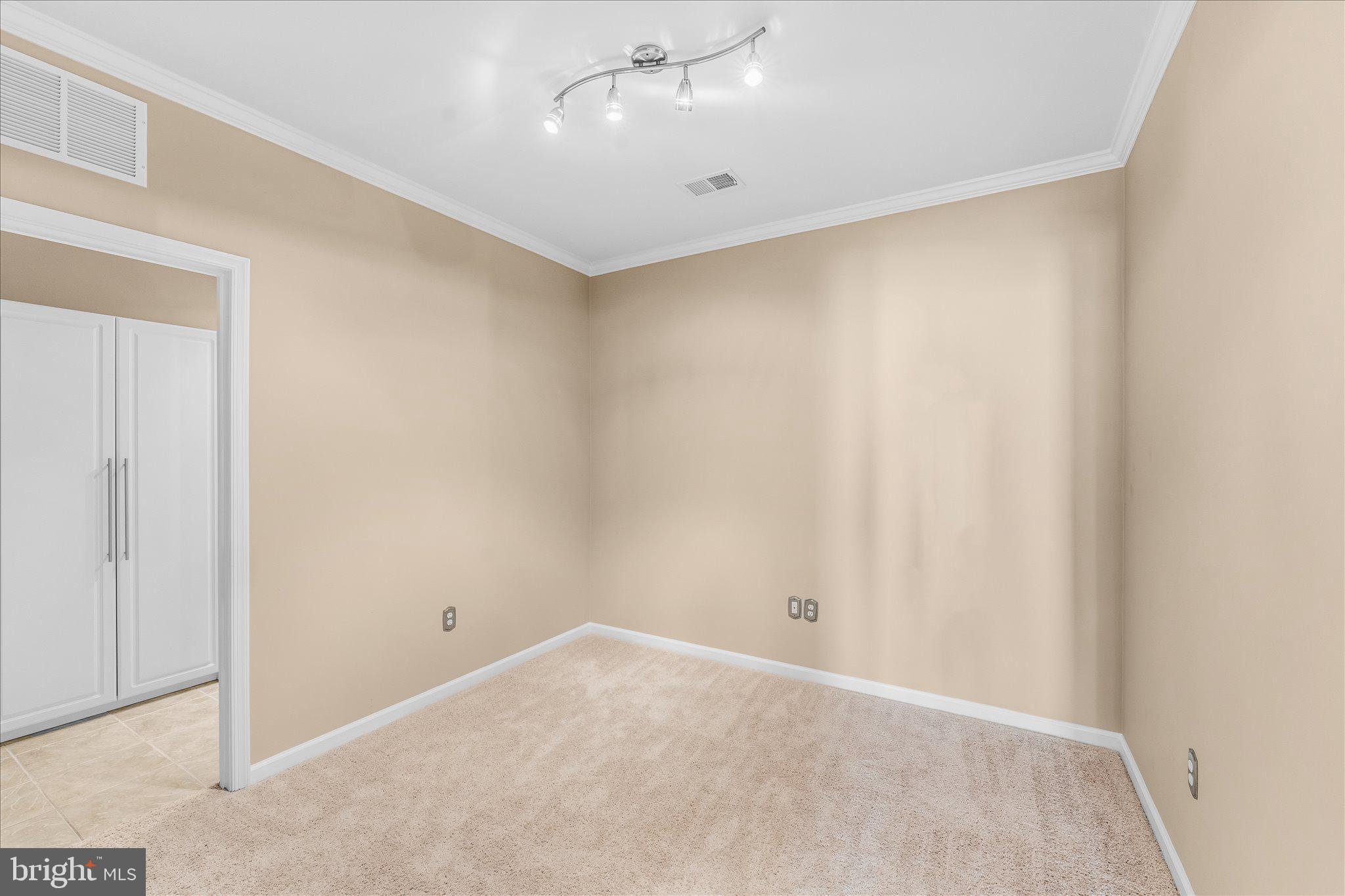 VILLAGES AT BROADLANDS CONDO - Residential