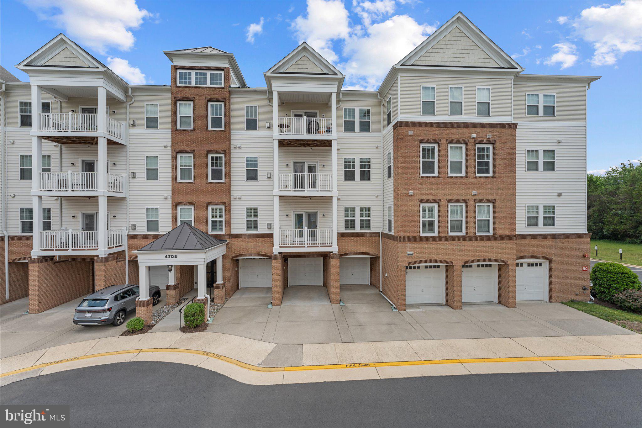 VILLAGES AT BROADLANDS CONDO - Residential
