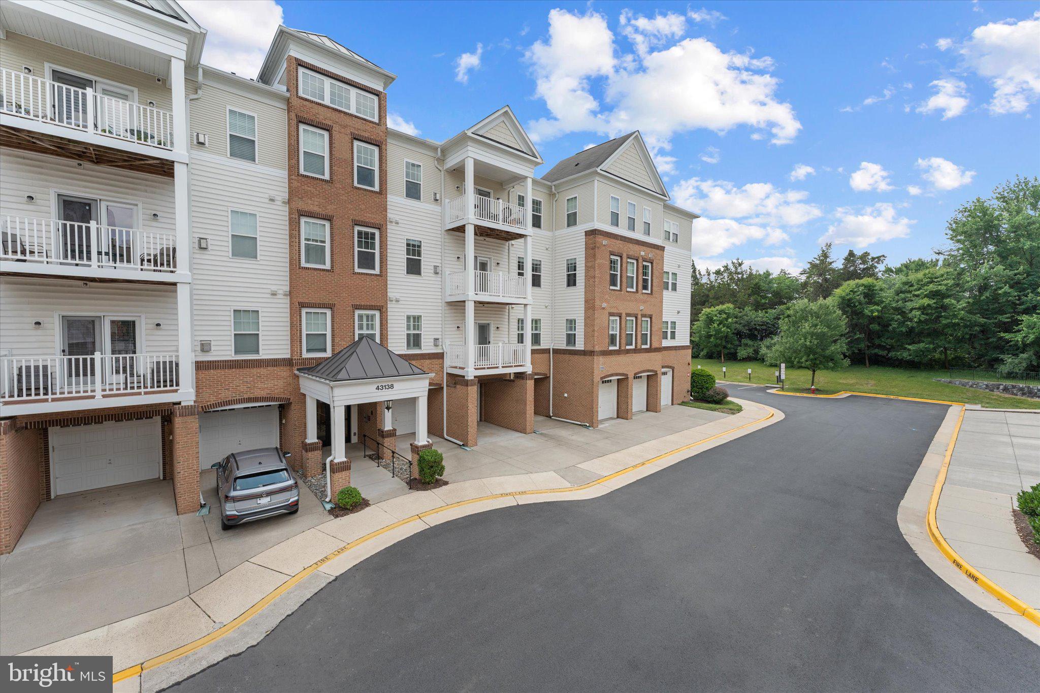 VILLAGES AT BROADLANDS CONDO - Residential