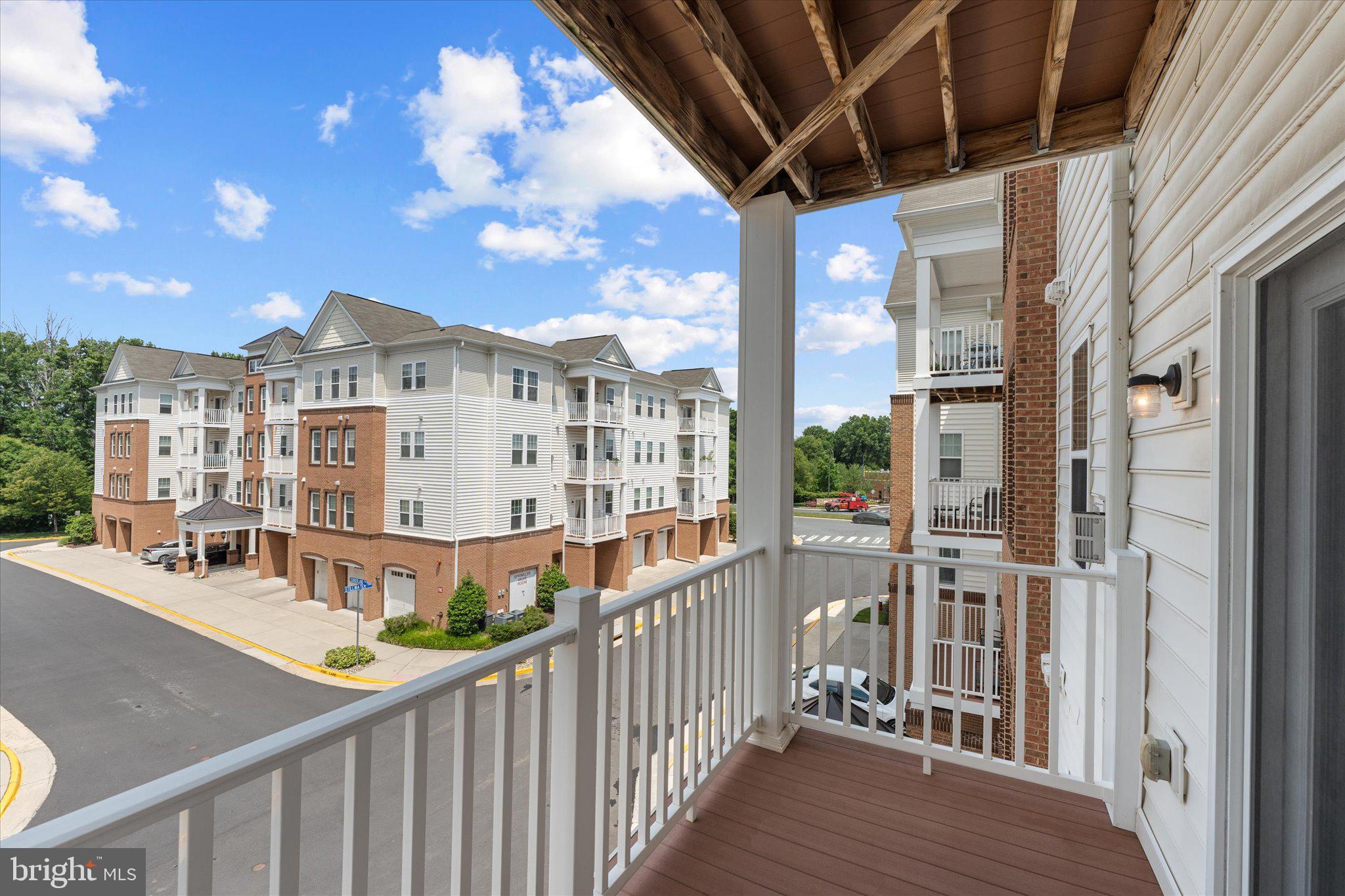 VILLAGES AT BROADLANDS CONDO - Residential