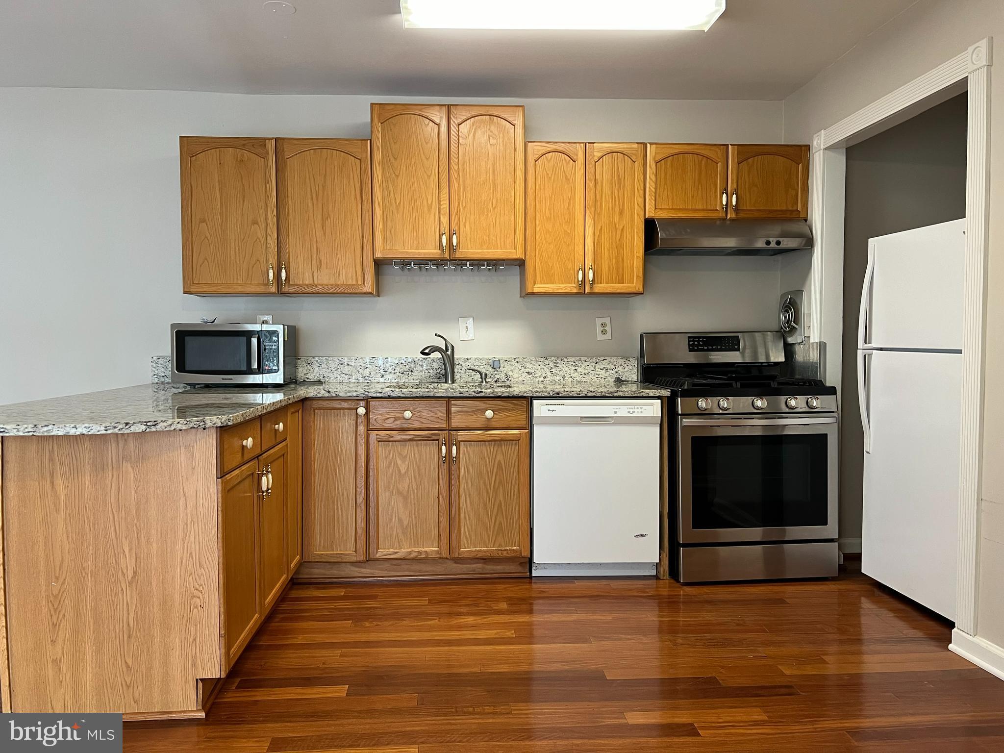 LITTLE RIVER SQ COND - Residential Lease