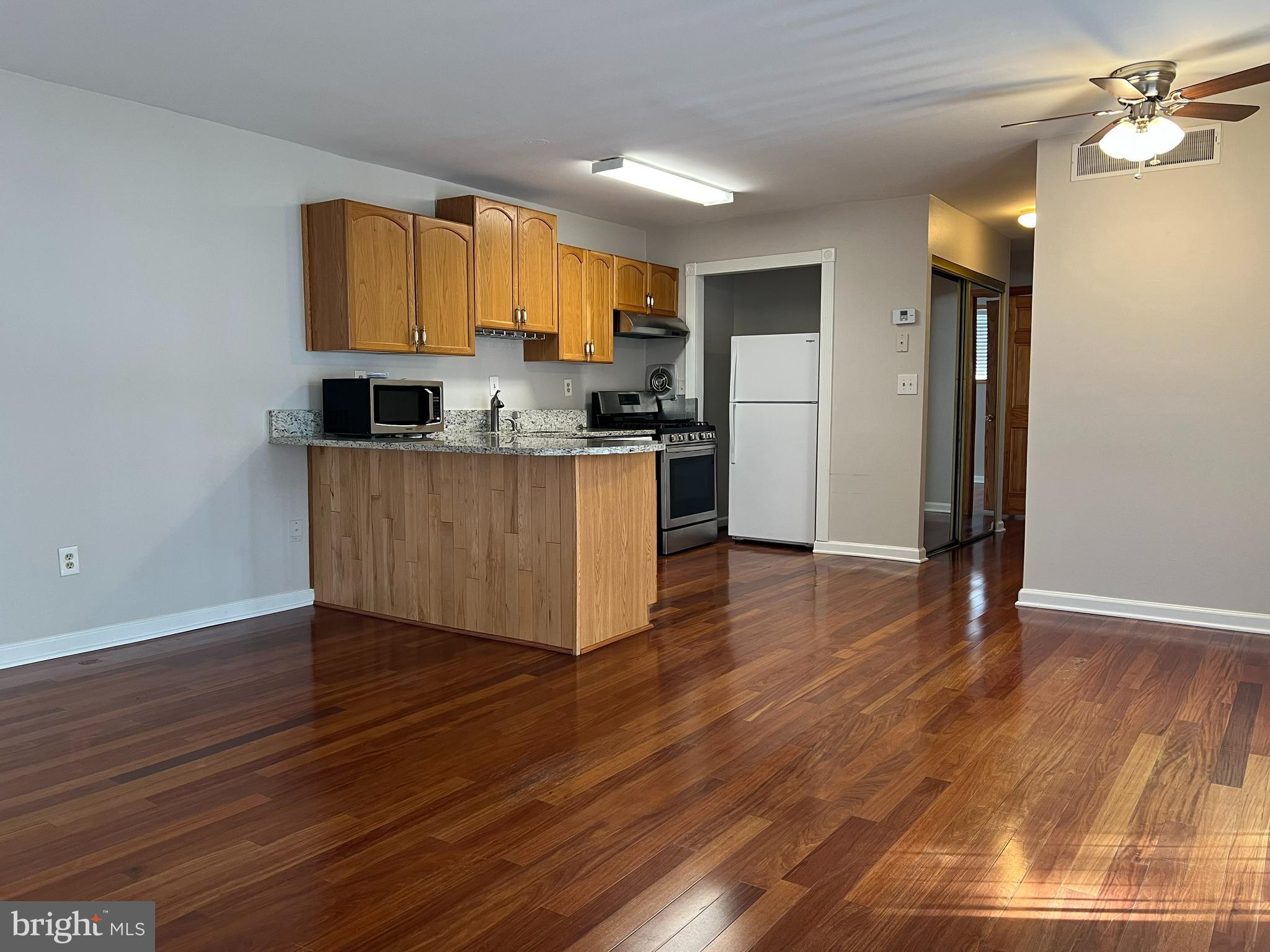 LITTLE RIVER SQ COND - Residential Lease