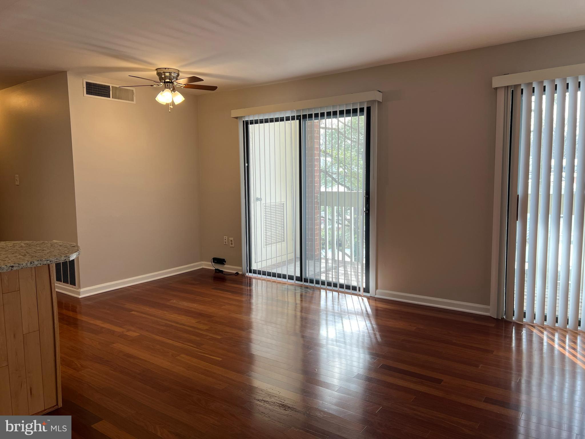 LITTLE RIVER SQ COND - Residential Lease
