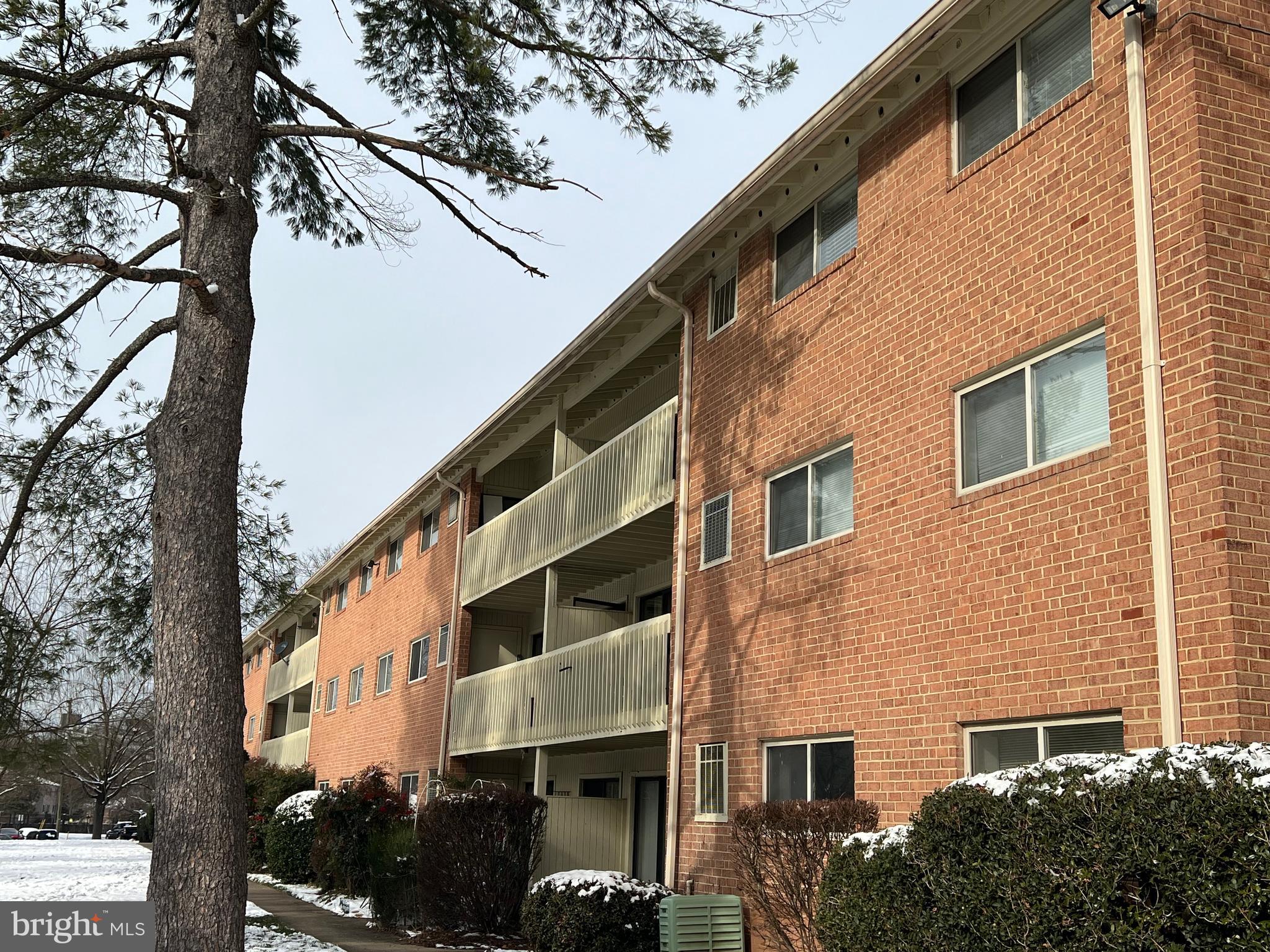 LITTLE RIVER SQ COND - Residential Lease