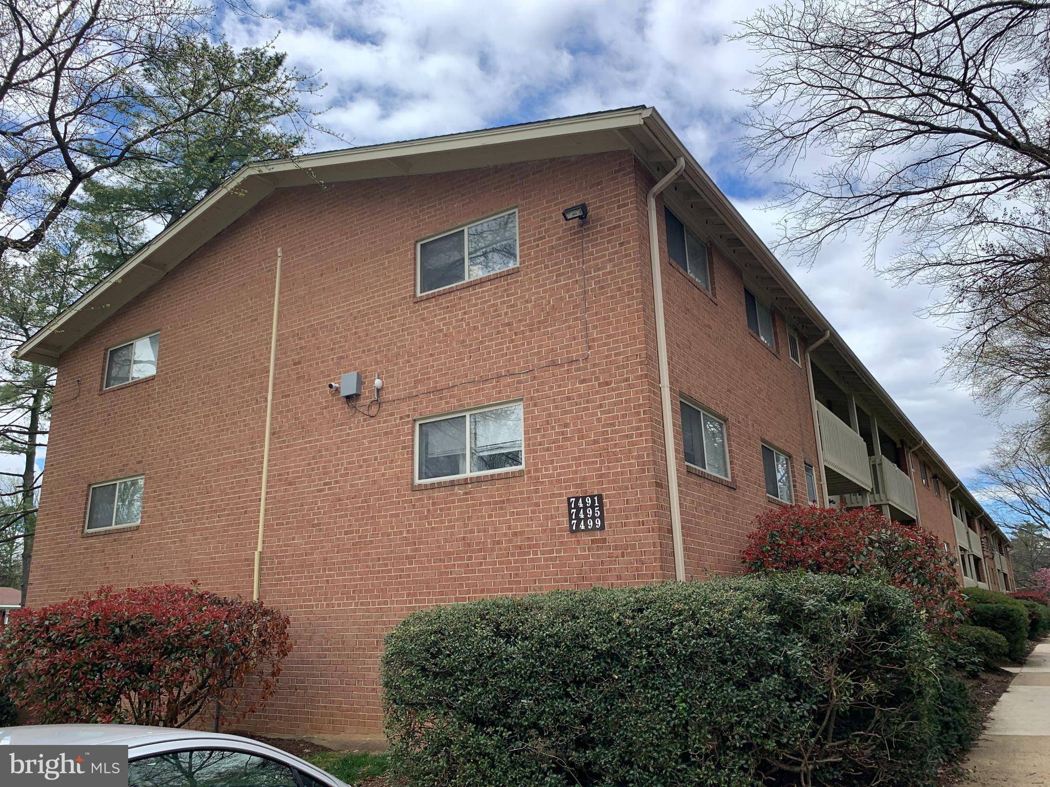 LITTLE RIVER SQ COND - Residential Lease
