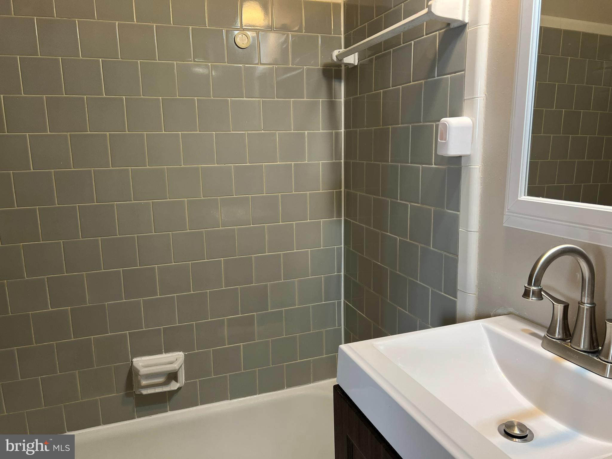 LITTLE RIVER SQ COND - Residential Lease