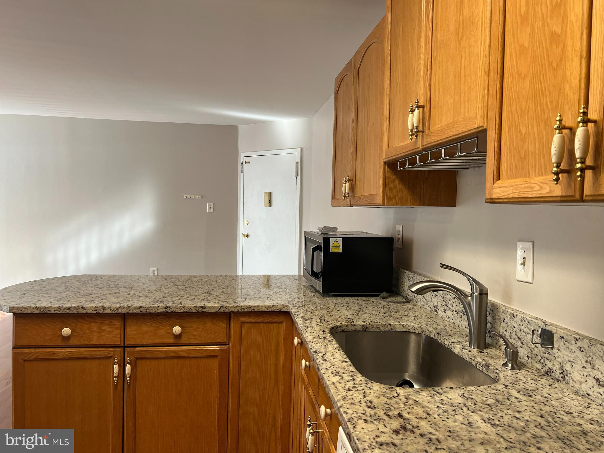 LITTLE RIVER SQ COND - Residential Lease