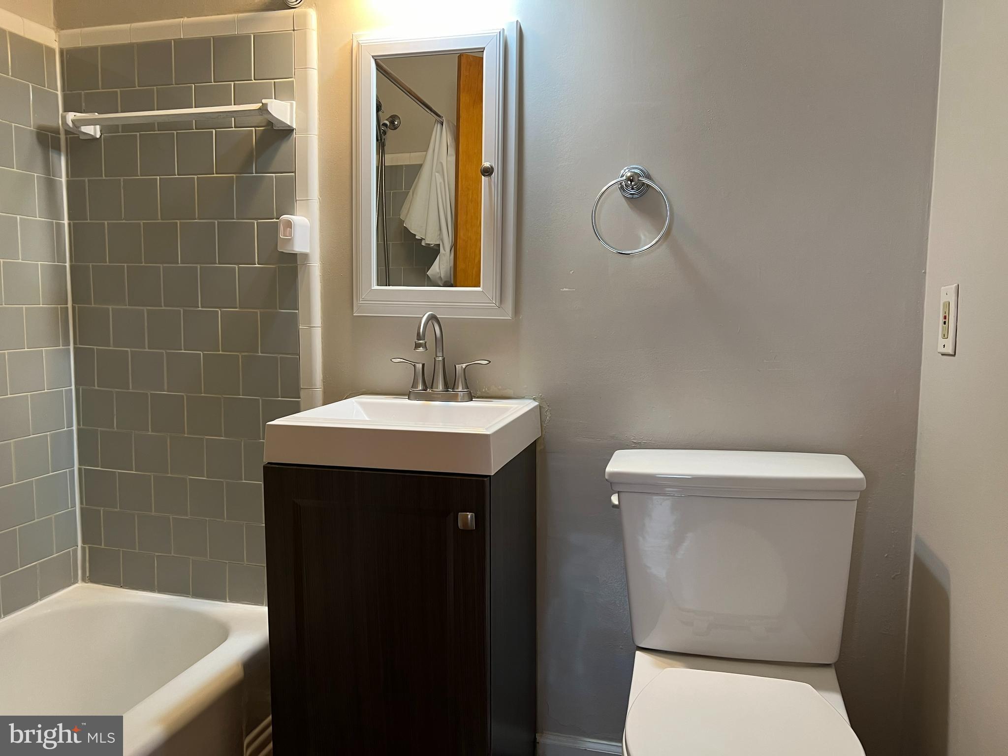 LITTLE RIVER SQ COND - Residential Lease