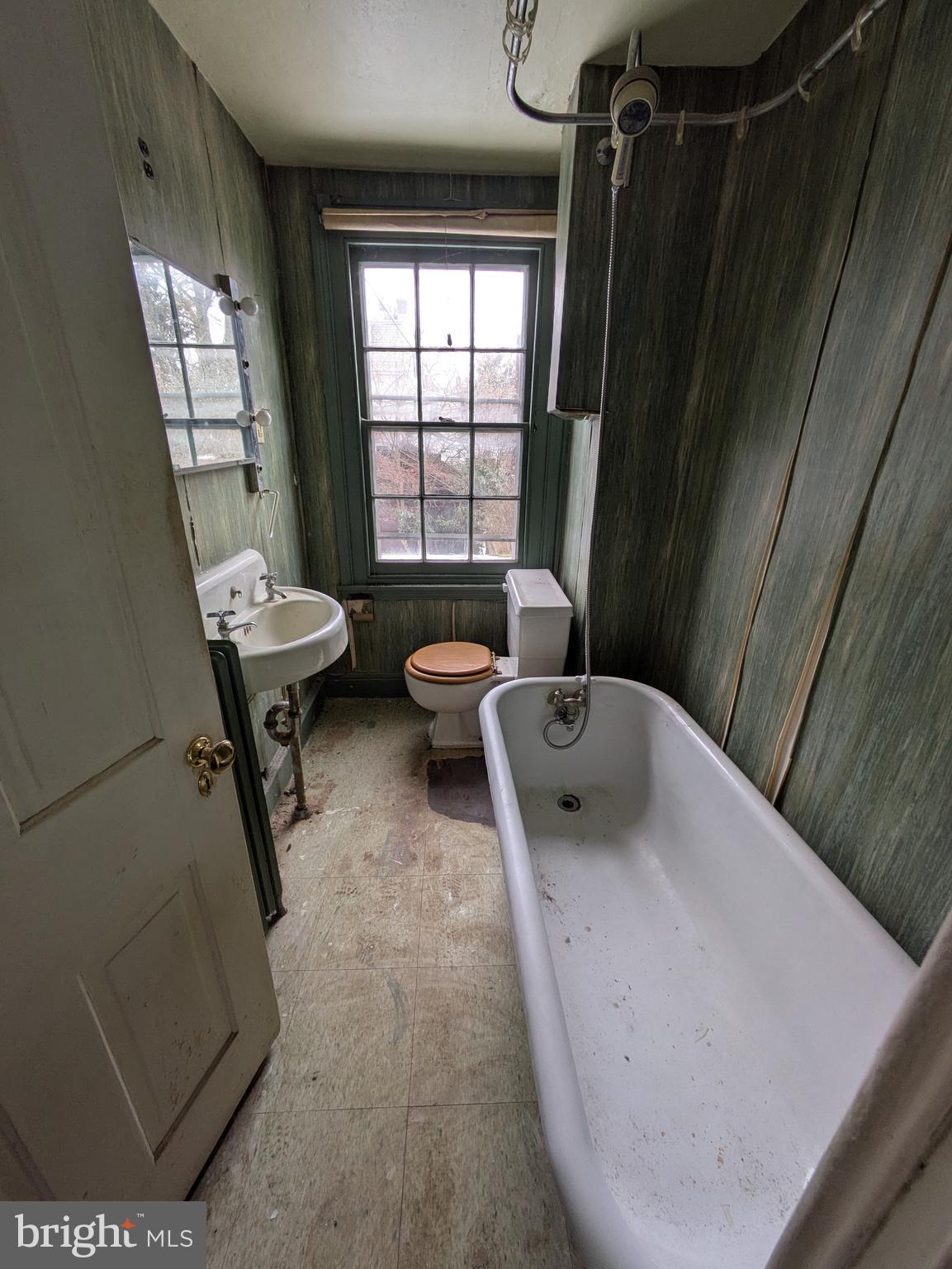CHESTNUT HILL - Residential