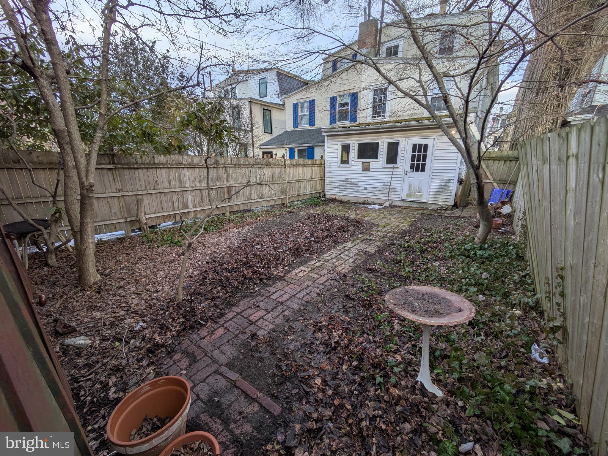 CHESTNUT HILL - Residential