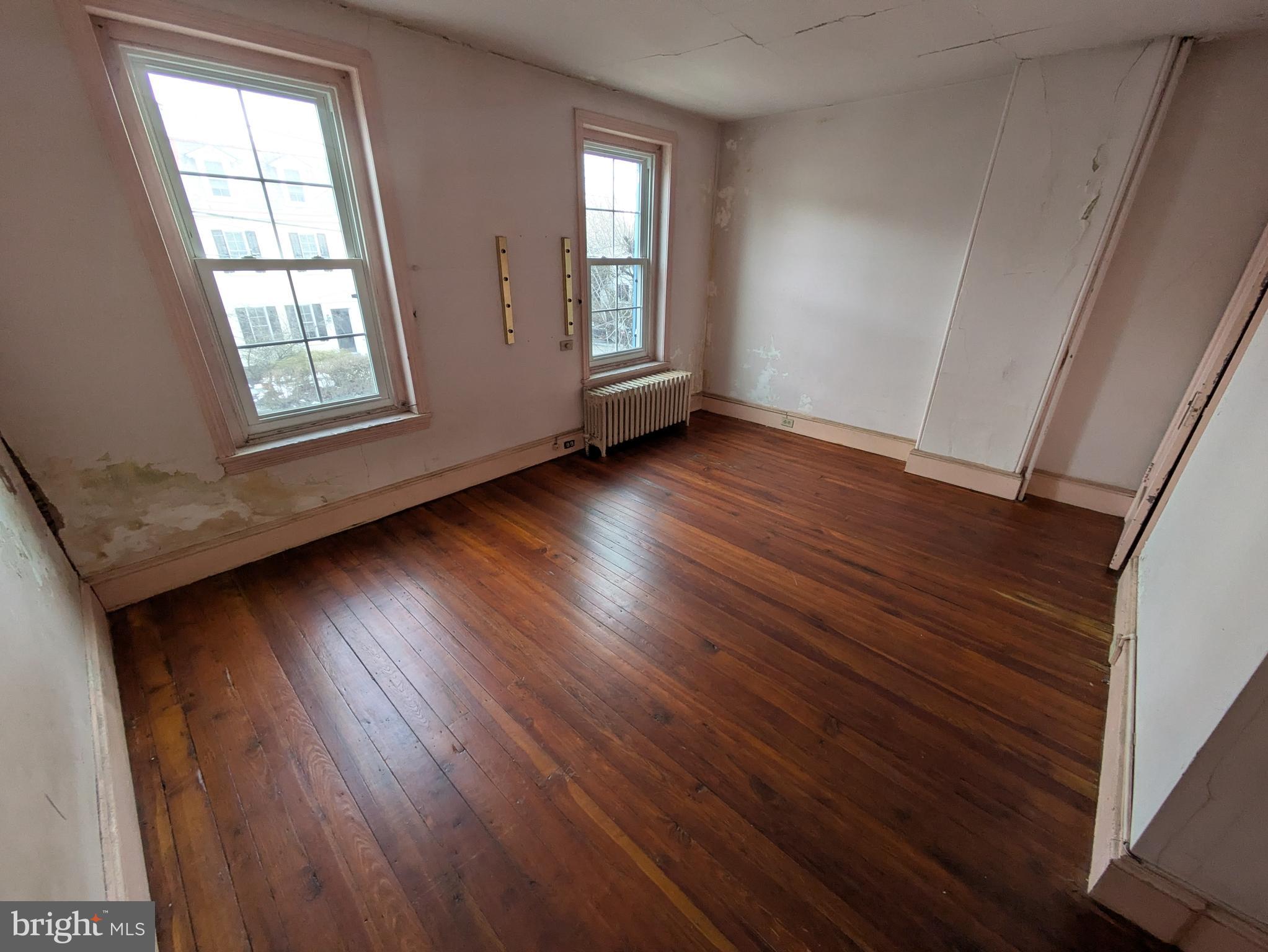 CHESTNUT HILL - Residential