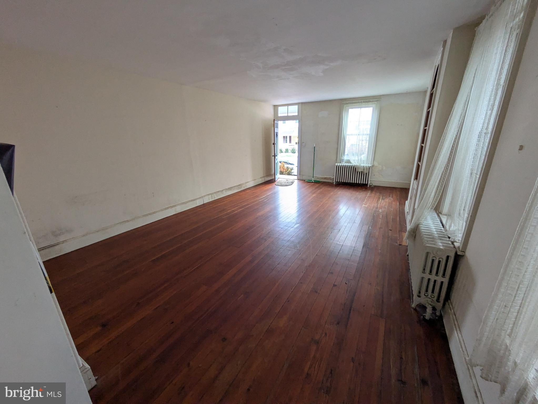 CHESTNUT HILL - Residential