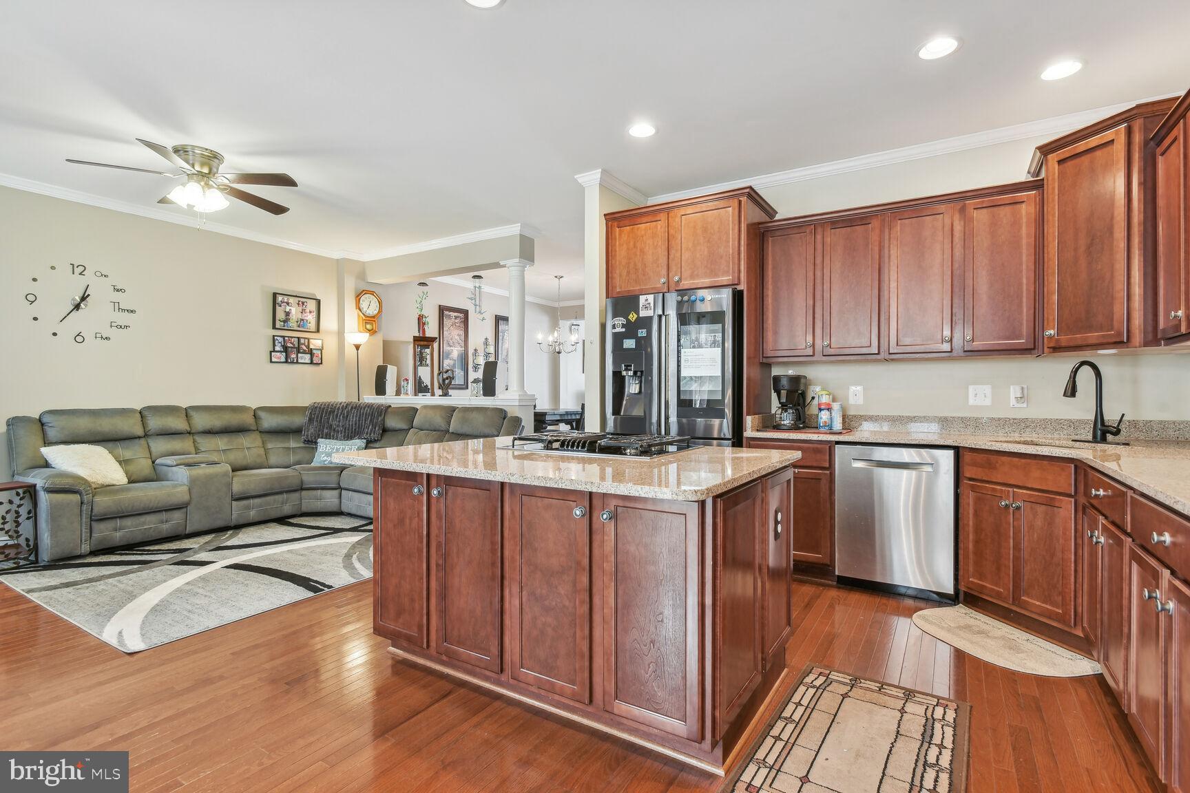 ALEXANDERS CHASE - Residential