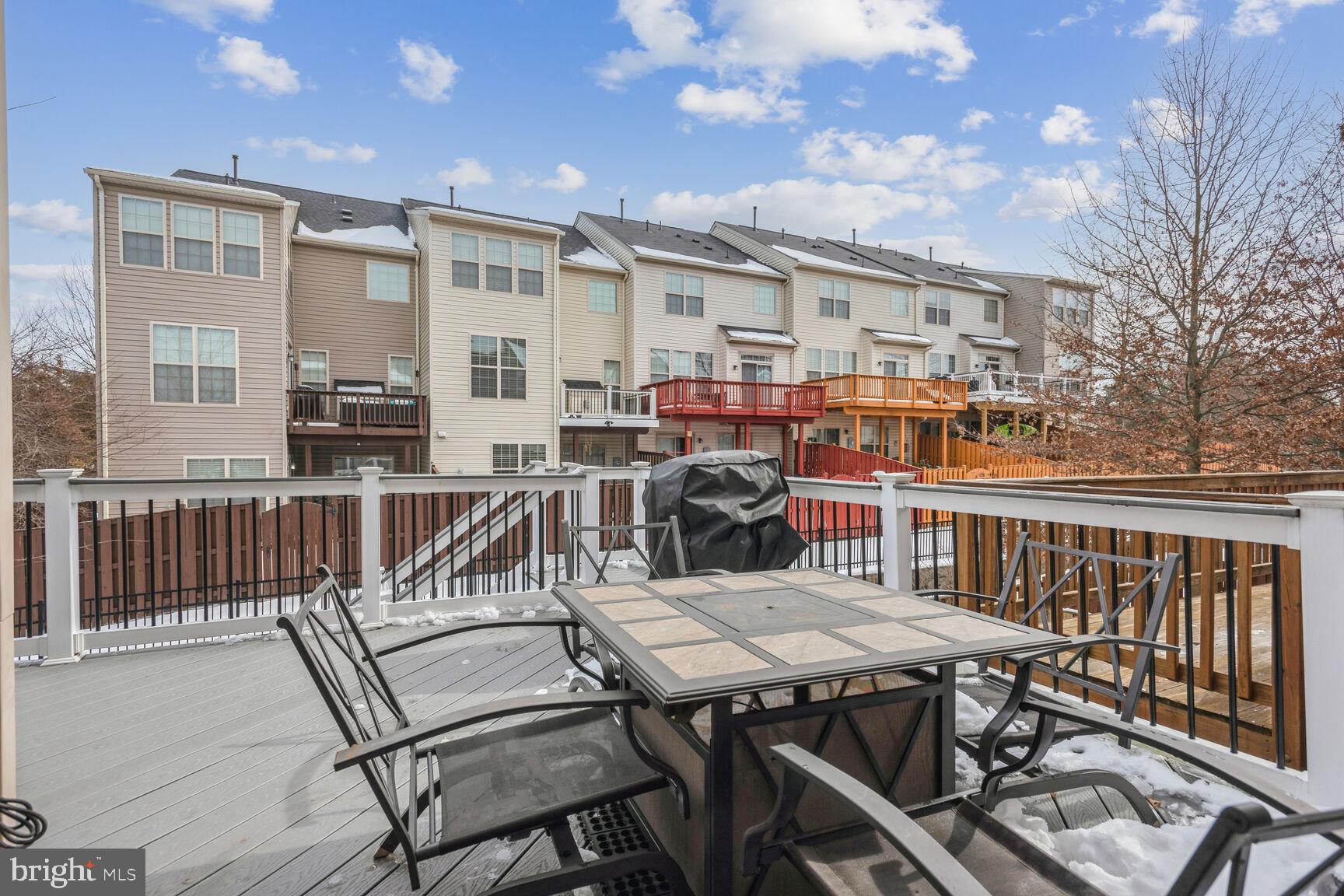 ALEXANDERS CHASE - Residential