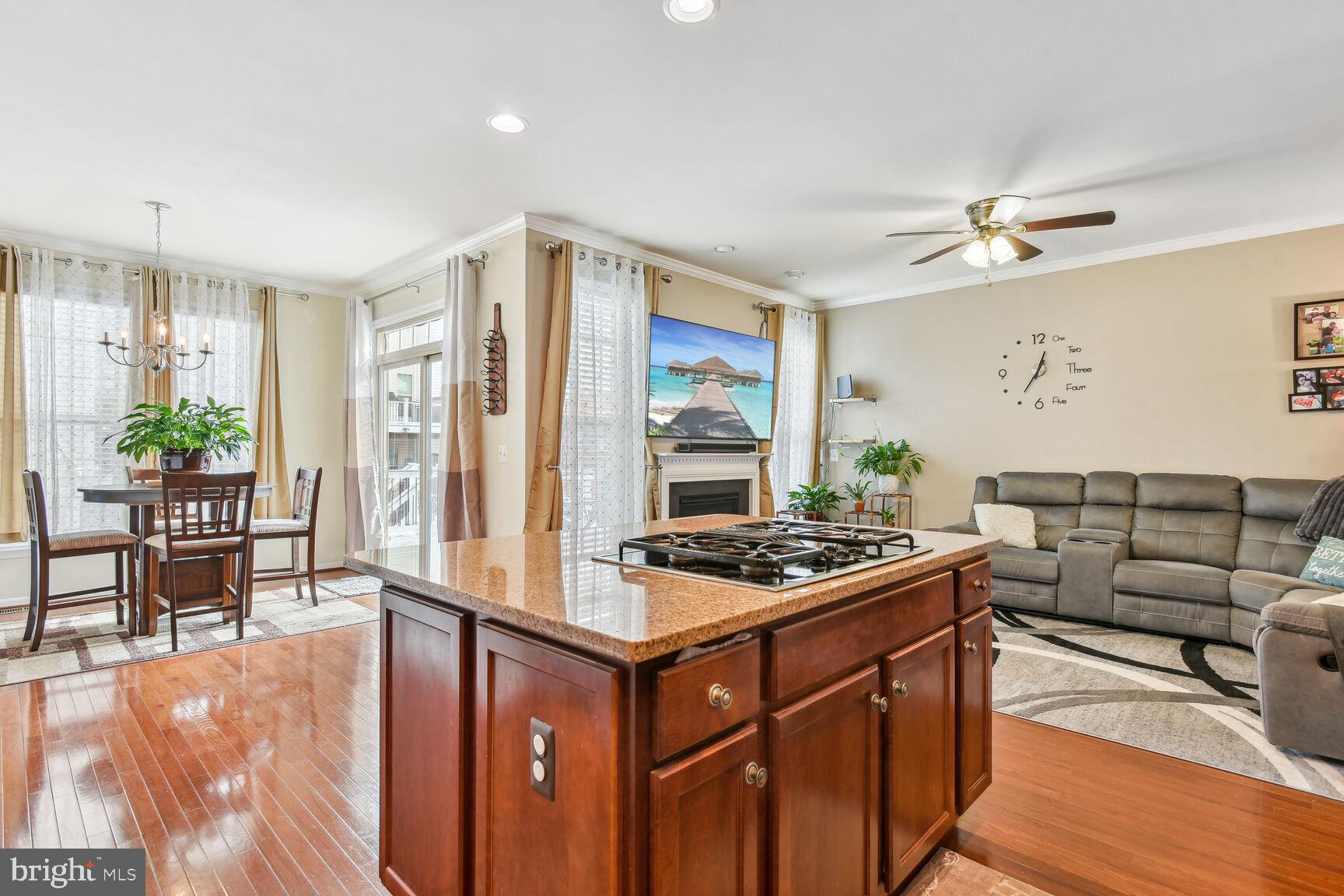 ALEXANDERS CHASE - Residential