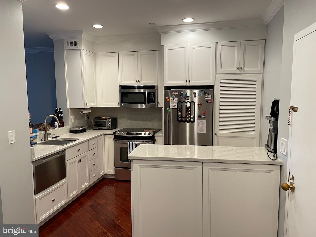 CRYSTAL PARK - Residential Lease