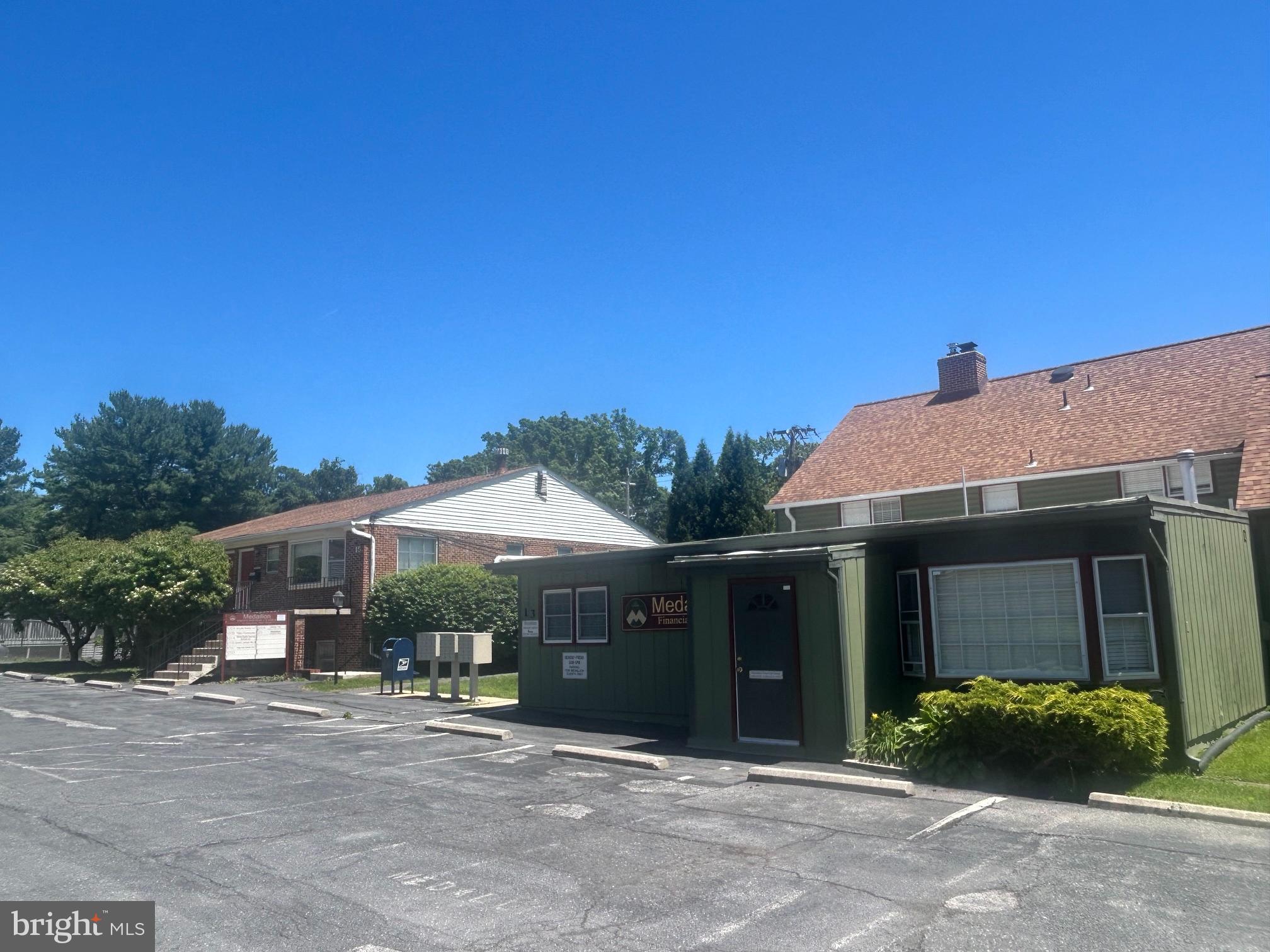 DEER PARK - Commercial Sale
