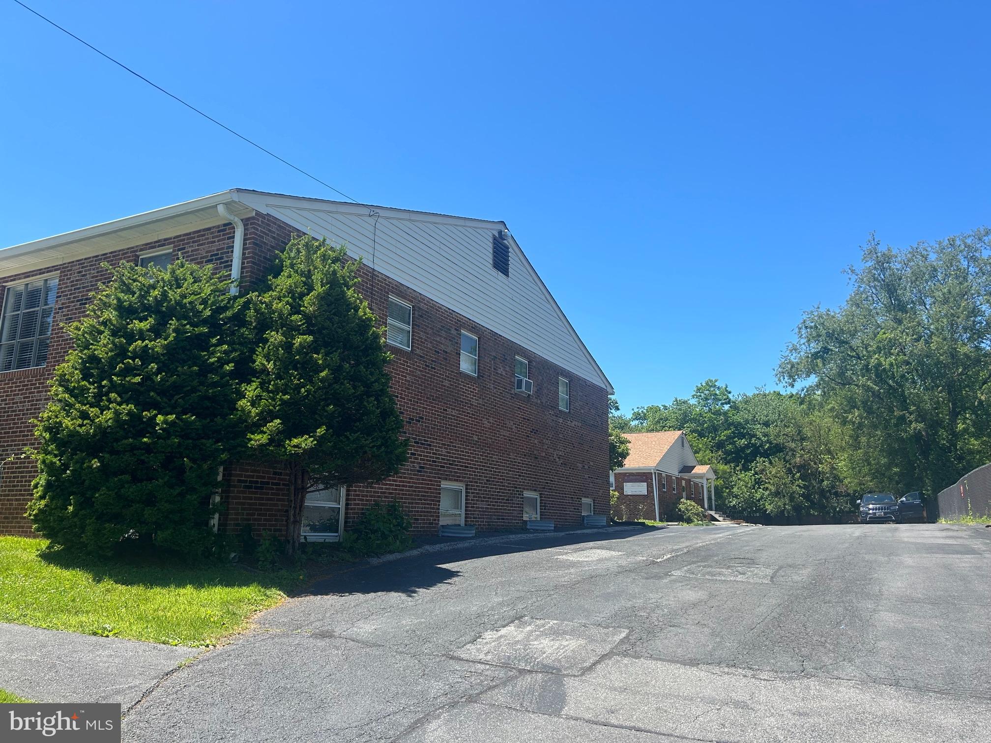 DEER PARK - Commercial Sale